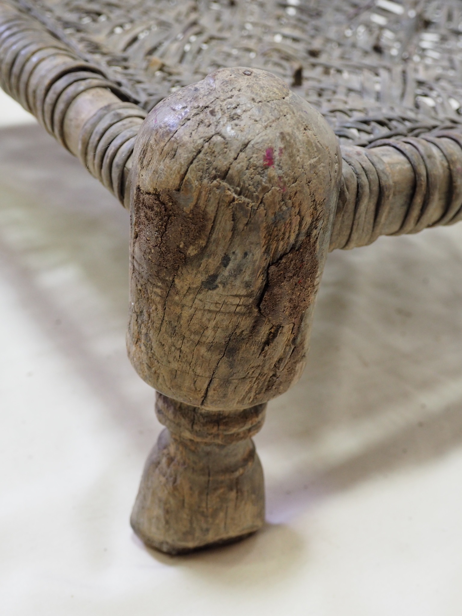 42x42 cm Antike Hocker Nuristan  Nr:NUR21-C