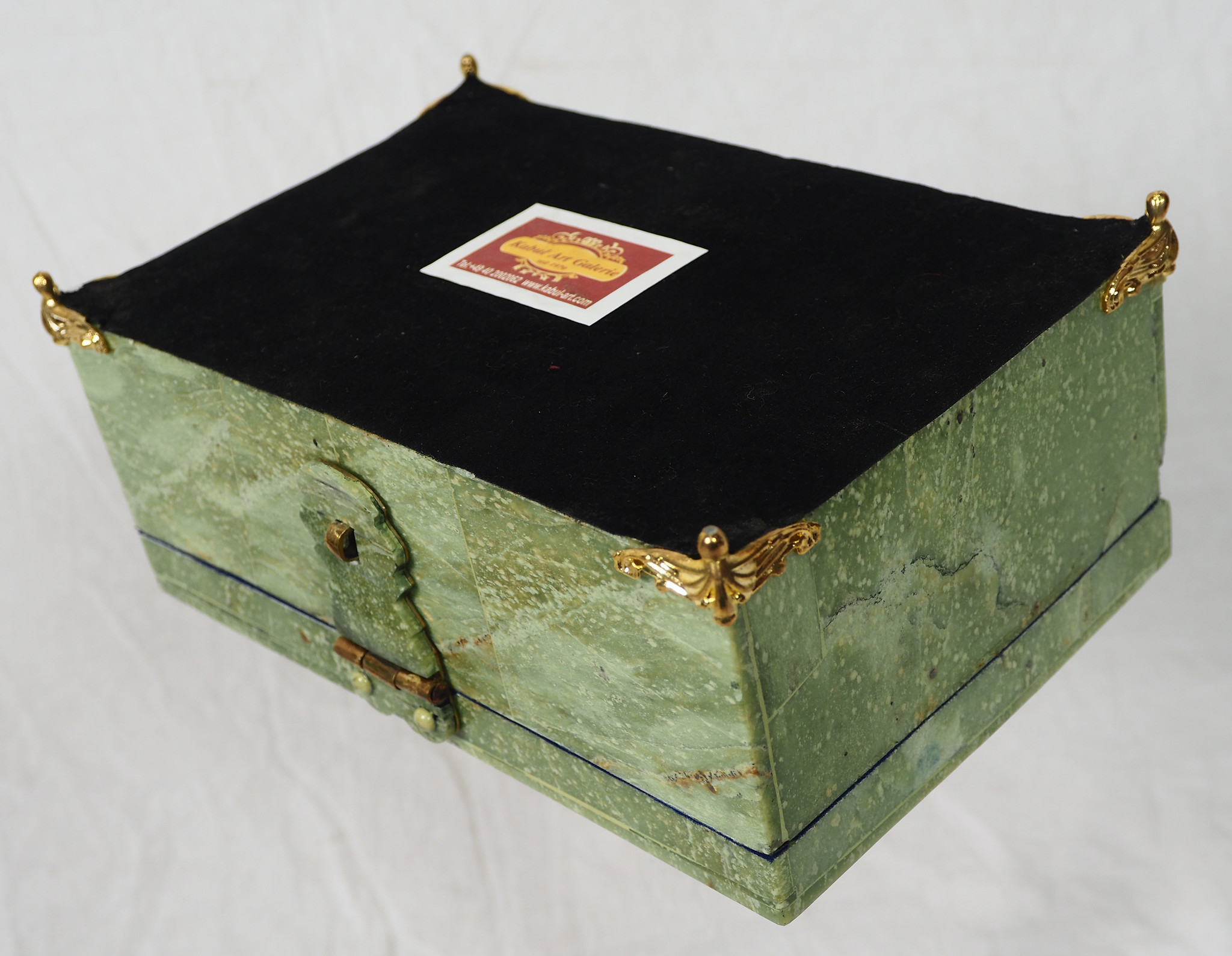 Hand Crafted  olive green serpentine Gemstone shahmaqsud box Candy Dish With Lid and Brass decoration from Afghanistan. 21/C