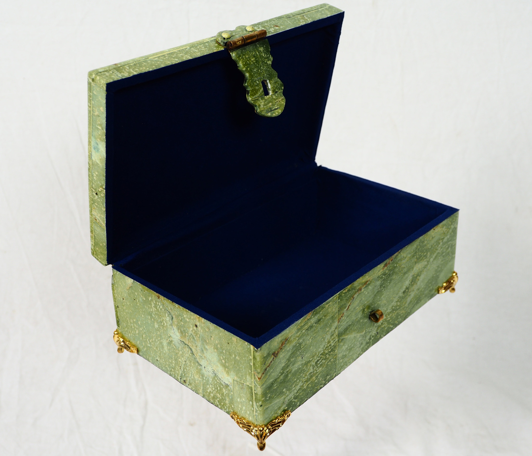 Hand Crafted  olive green serpentine Gemstone shahmaqsud box Candy Dish With Lid and Brass decoration from Afghanistan. 21/C