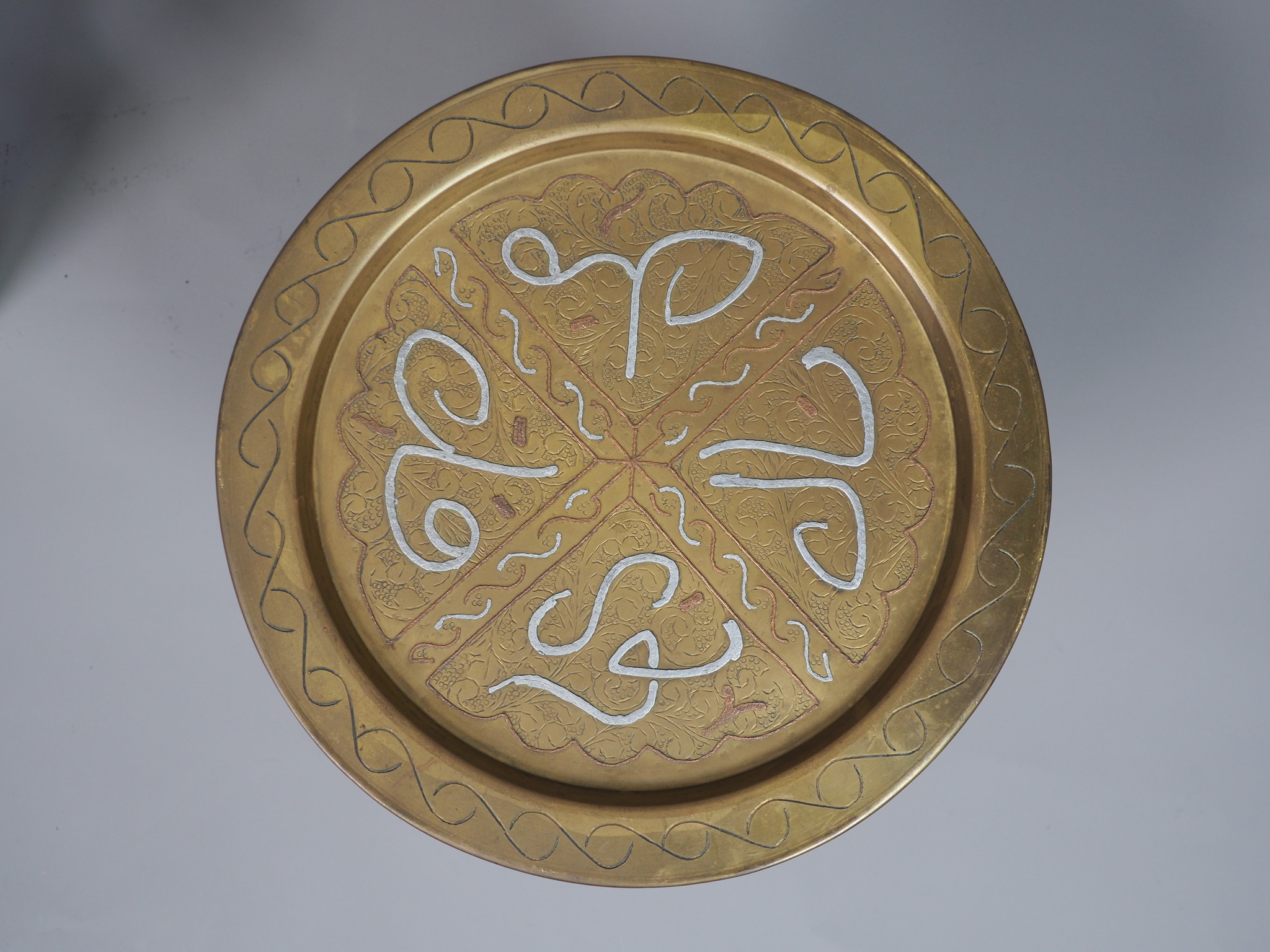 30 cm Ø antik osmanisch ägyptisch Mamluk Cairoware orient Messing tablett  syrien arabische  kalligraphie  K14