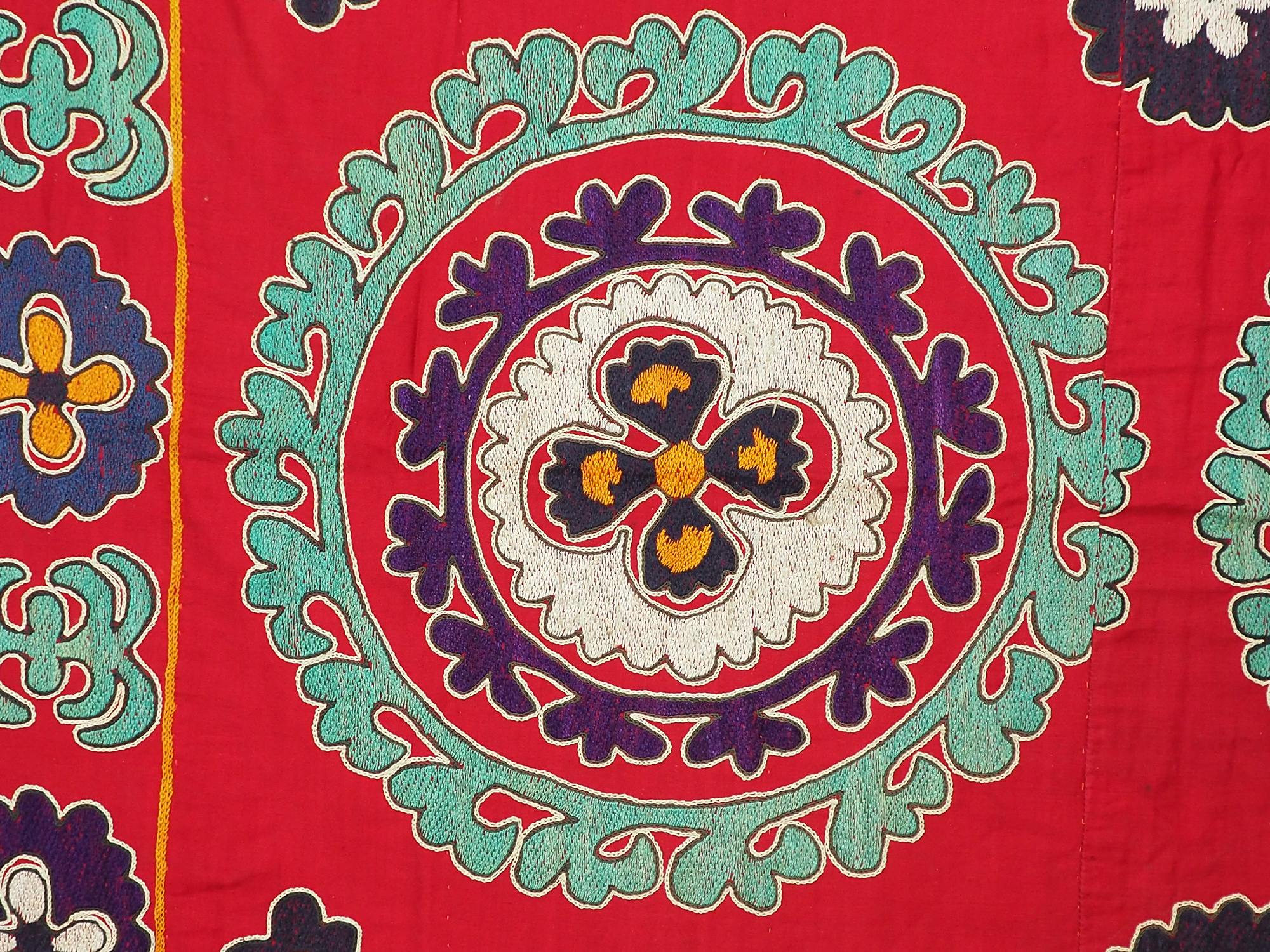 190x130 cm hand bestickte  Suzani Stickerei aus Uzbekistan  Nr:SZ-28