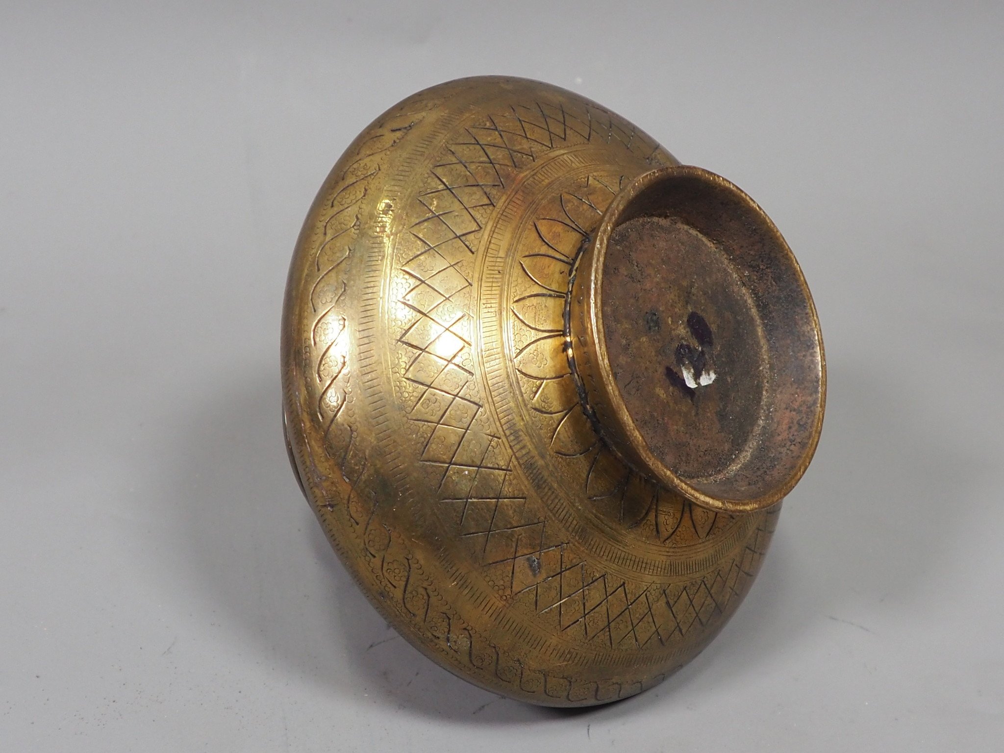 1,2 Liter antique solid Brass indian  Vessel kalash Lota No:  22/6