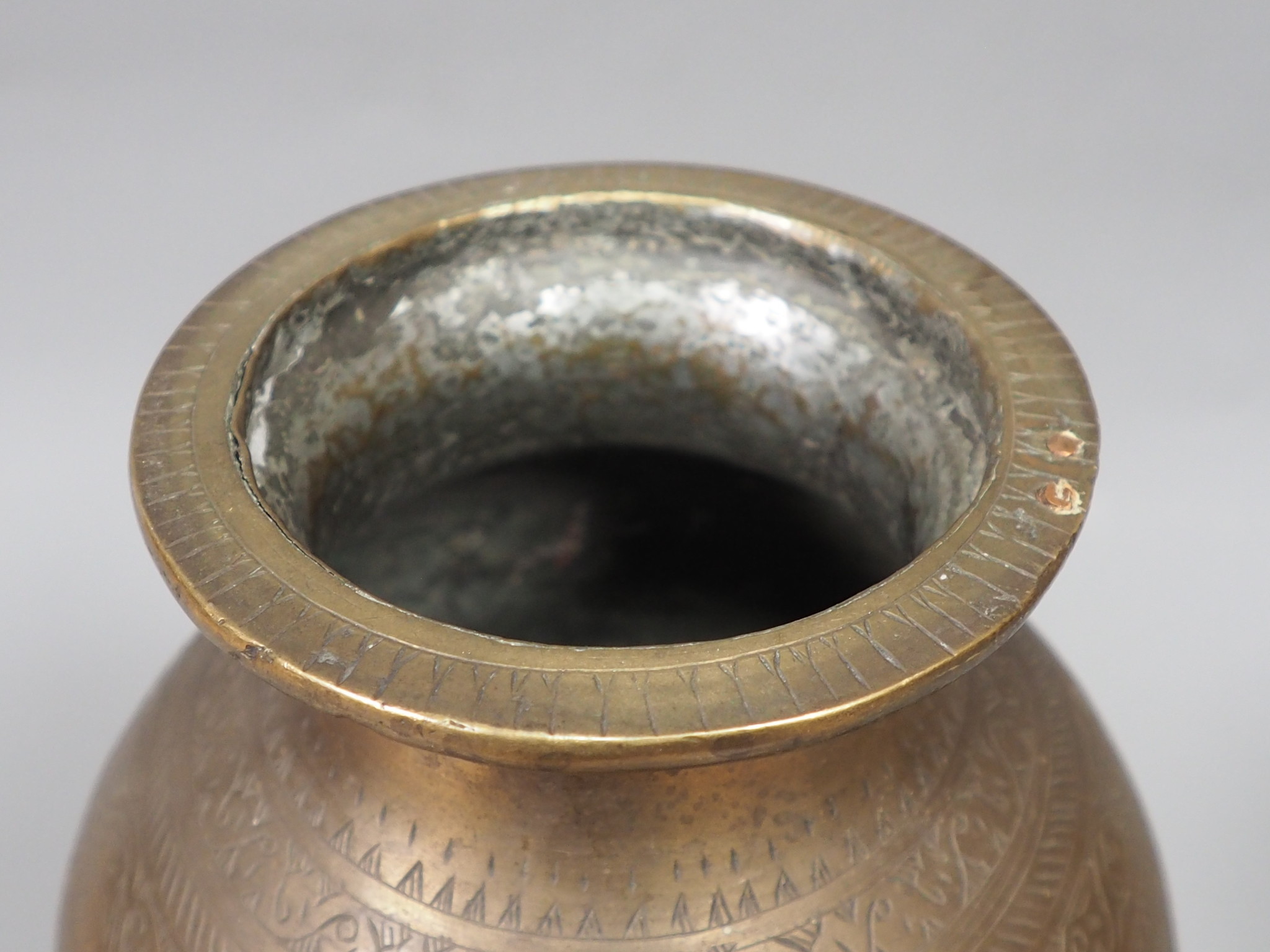 1 Liter antique solid Brass indian  Vessel kalash Lota No:  22/1