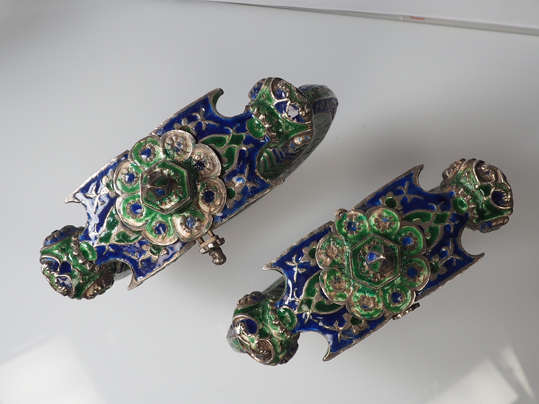 ein Paar Antike handgemachte Vintage emaillierte Fußreifen Manschette Armband Multan und Sindh Pakistan Jhanjhar Armreifen  Nr-22/WL1