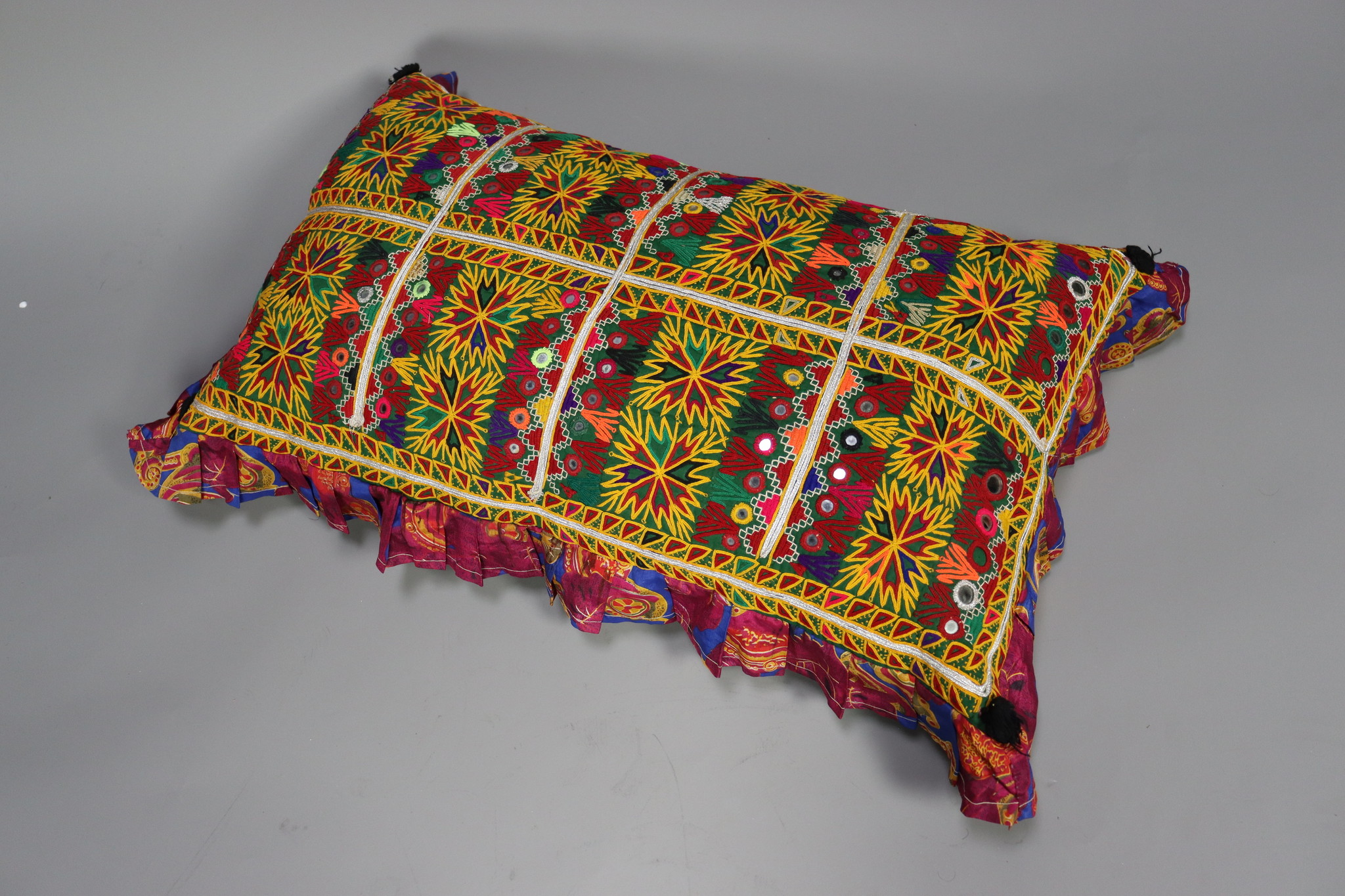 antique nomadic susani cushions cushion pillow   sindh pakistan  No:2