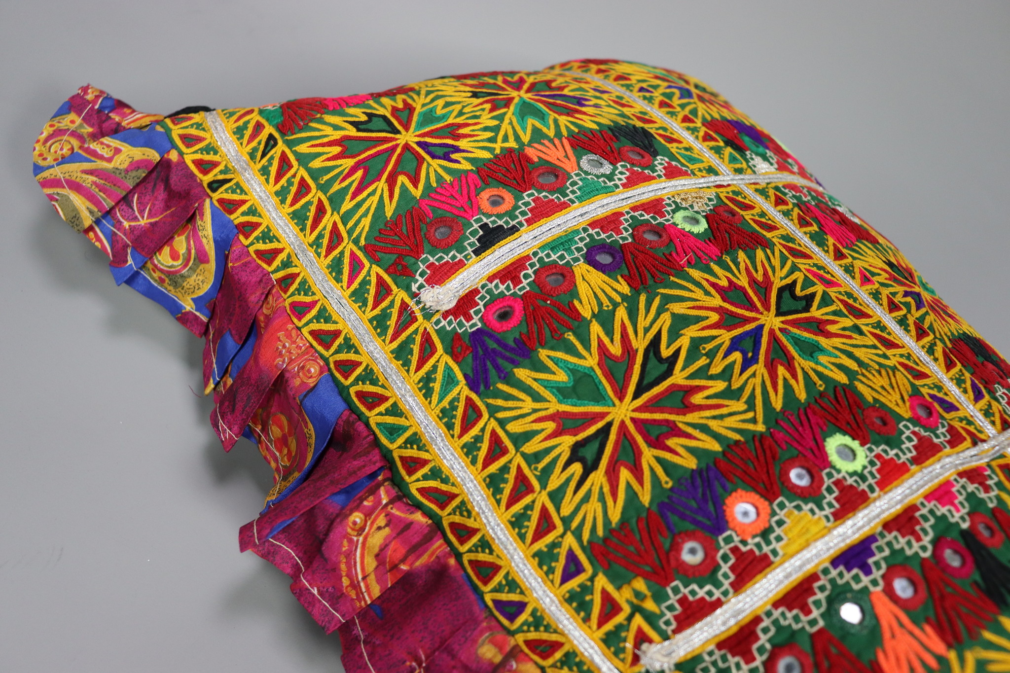 antique nomadic susani cushions cushion pillow   sindh pakistan  No:2