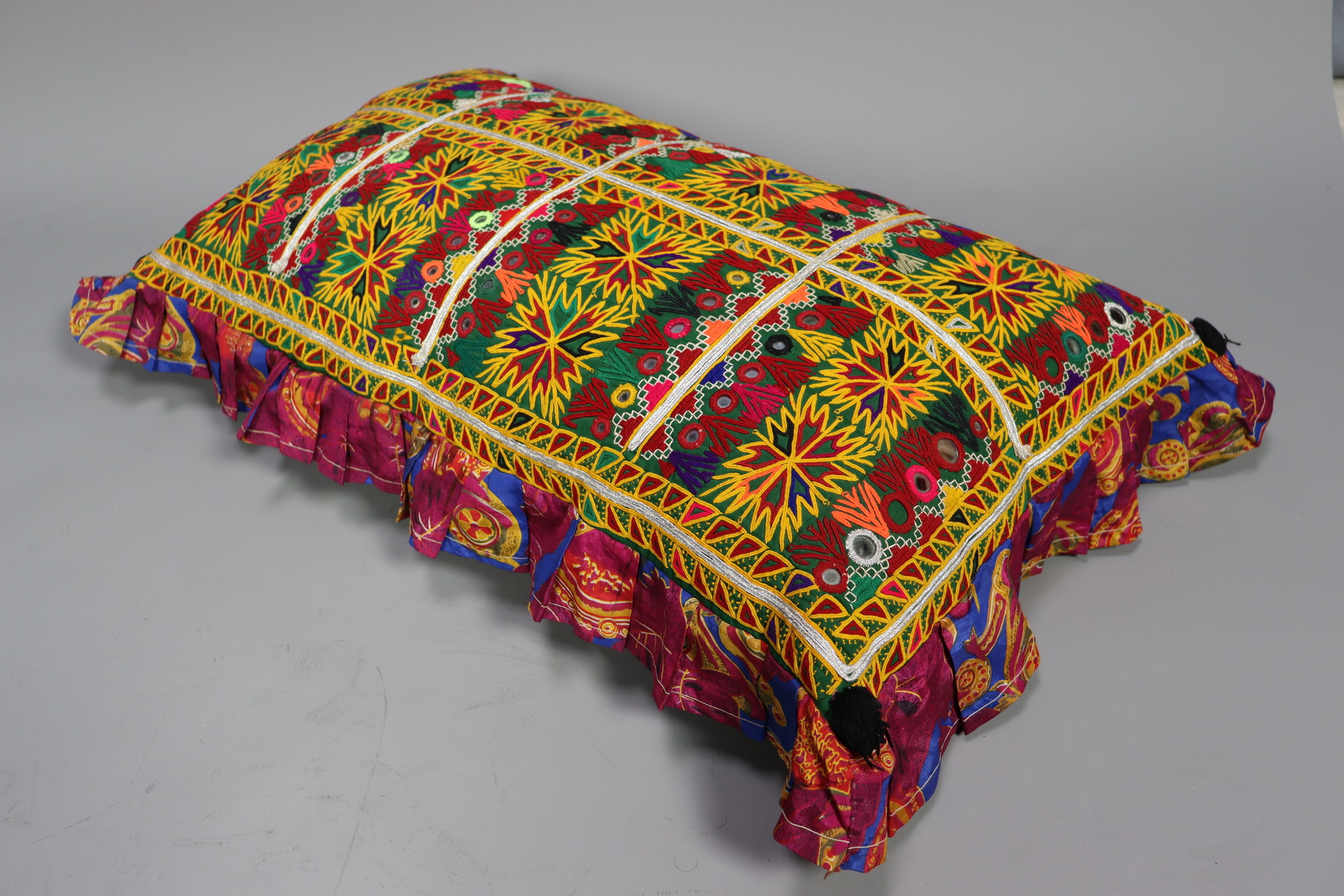 antique nomadic susani cushions cushion pillow   sindh pakistan  No:2