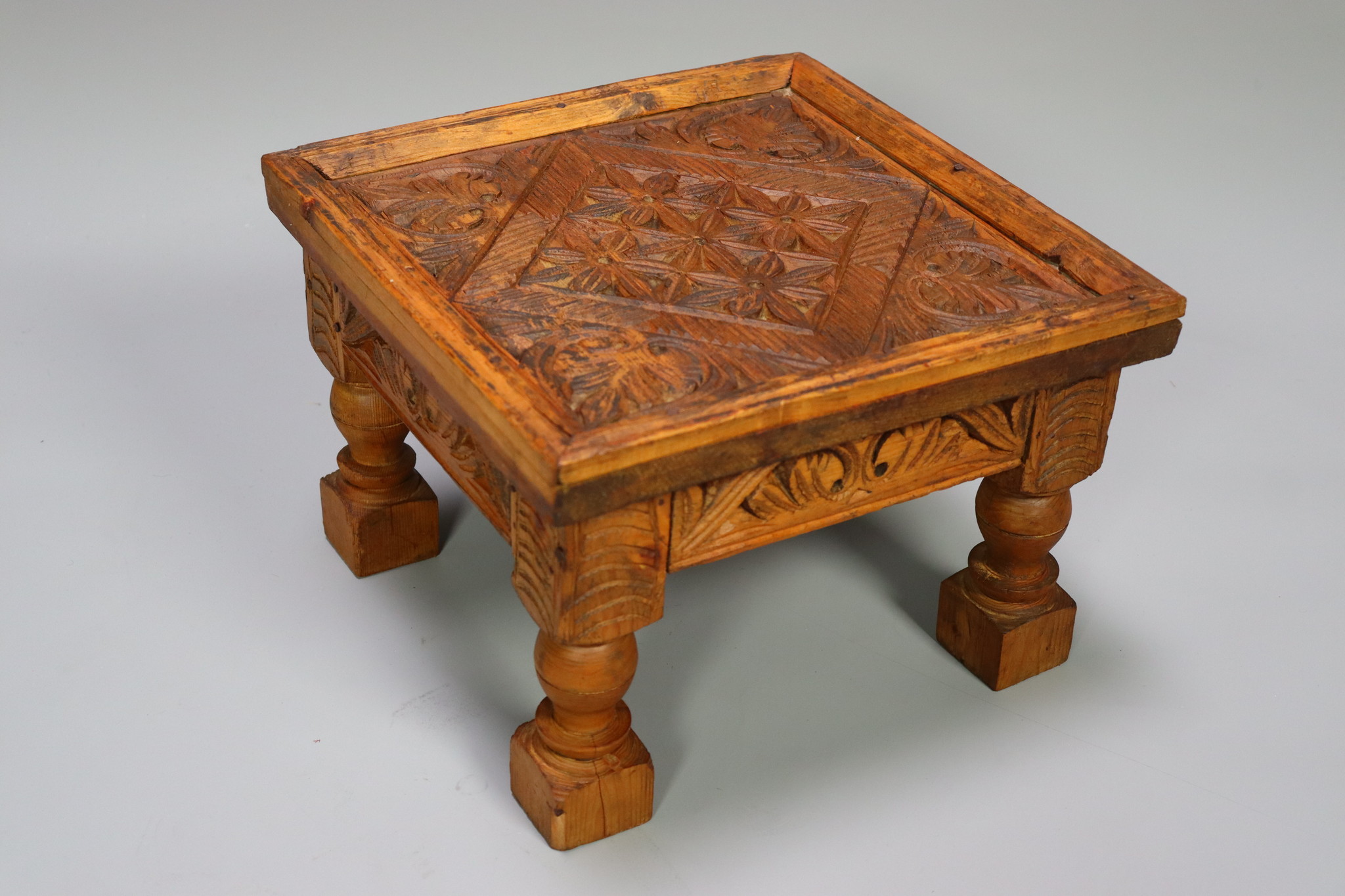 30x30 cm Antique  wooden Unique table  from Afghanistan Nuristan 22G