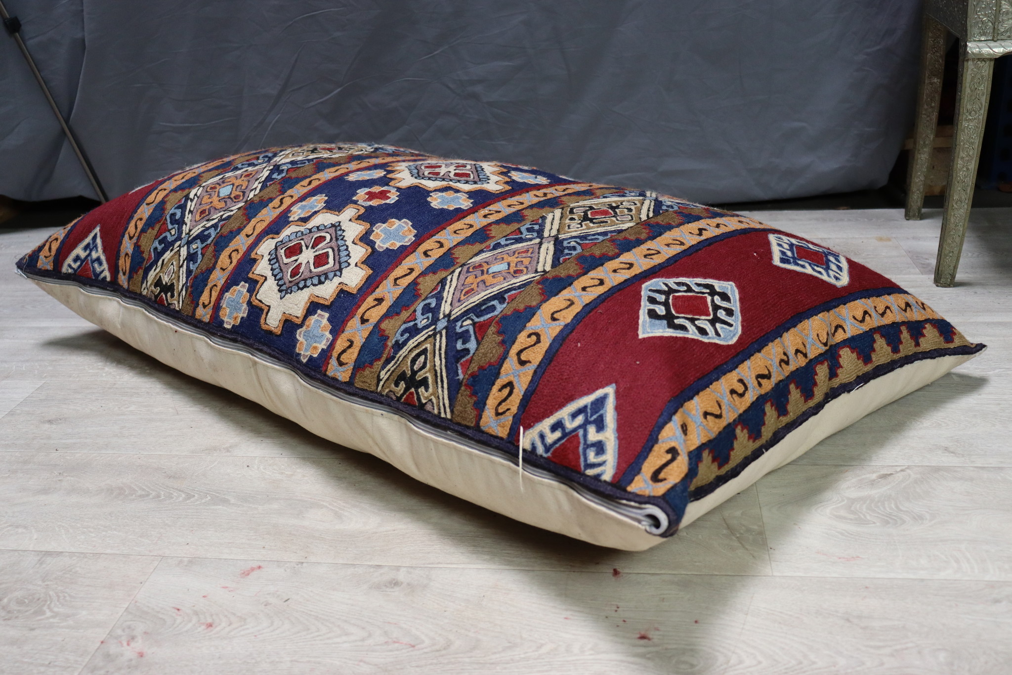 120x70 cm  Sumakh cushions embroidered textiles from Kashmir cushion   No:L