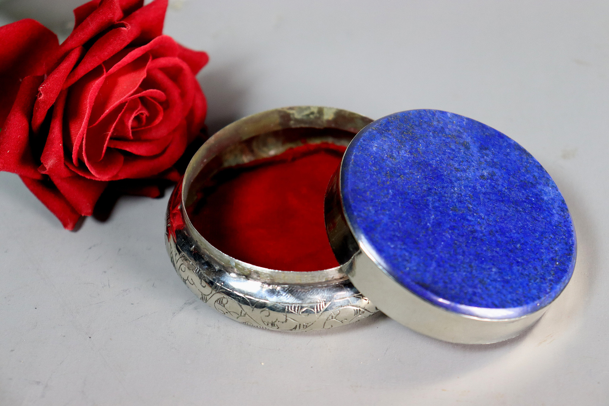 vintage Hand Crafted stunning Afghan Pillbox Box brass Lapis lazuli Gemstone decorated from Afghanistan No:IT51-60