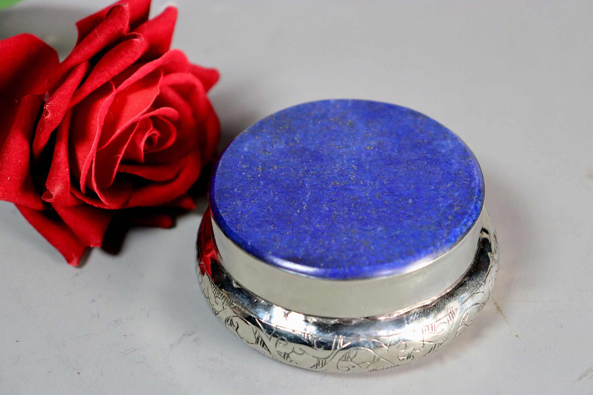 vintage Hand Crafted stunning Afghan Pillbox Box brass Lapis lazuli Gemstone decorated from Afghanistan No:IT51-60