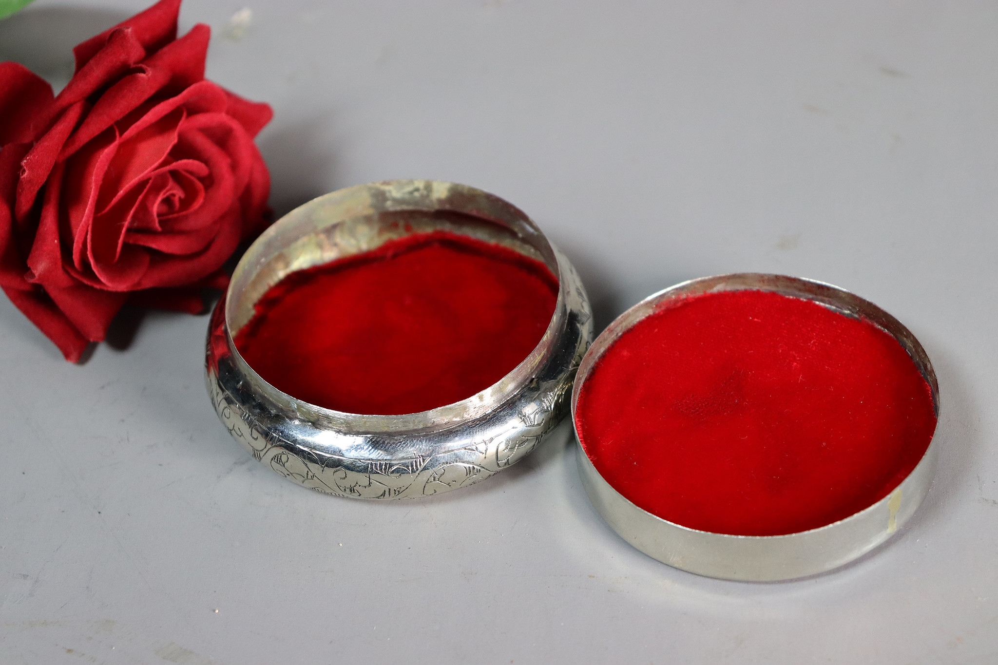 vintage Hand Crafted stunning Afghan Pillbox Box brass Lapis lazuli Gemstone decorated from Afghanistan No:IT51-60