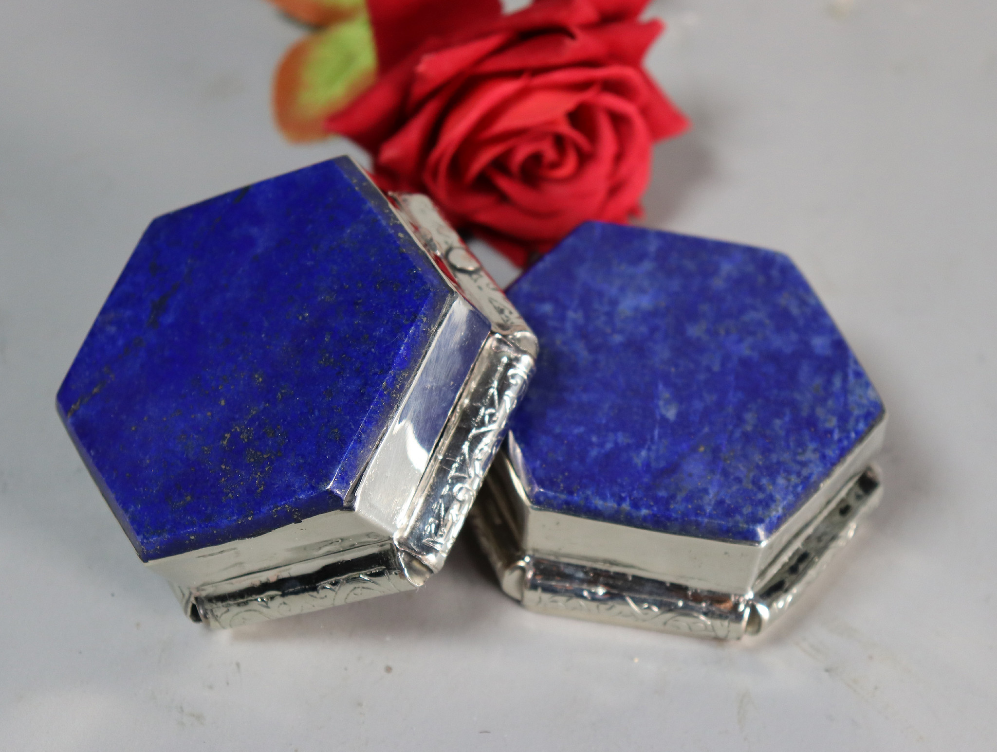 vintage Hand Crafted stunning Afghan Pillbox Box brass Lapis lazuli Gemstone decorated from Afghanistan No:IT54-63