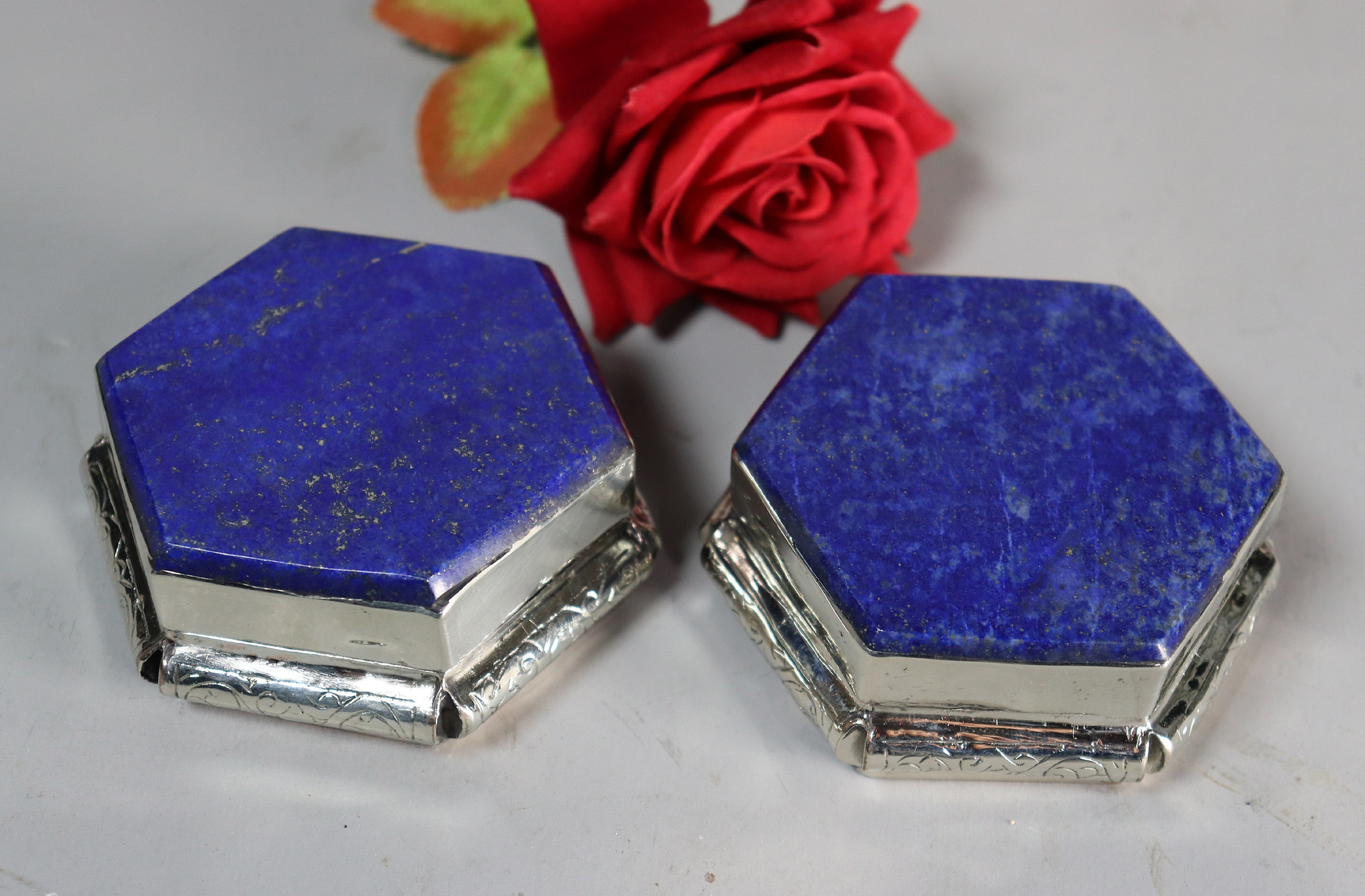 vintage Hand Crafted stunning Afghan Pillbox Box brass Lapis lazuli Gemstone decorated from Afghanistan No:IT54-63