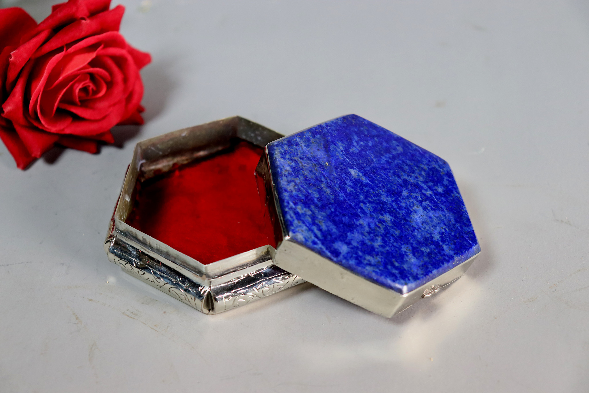 vintage Hand Crafted stunning Afghan Pillbox Box brass Lapis lazuli Gemstone decorated from Afghanistan No:IT54-63