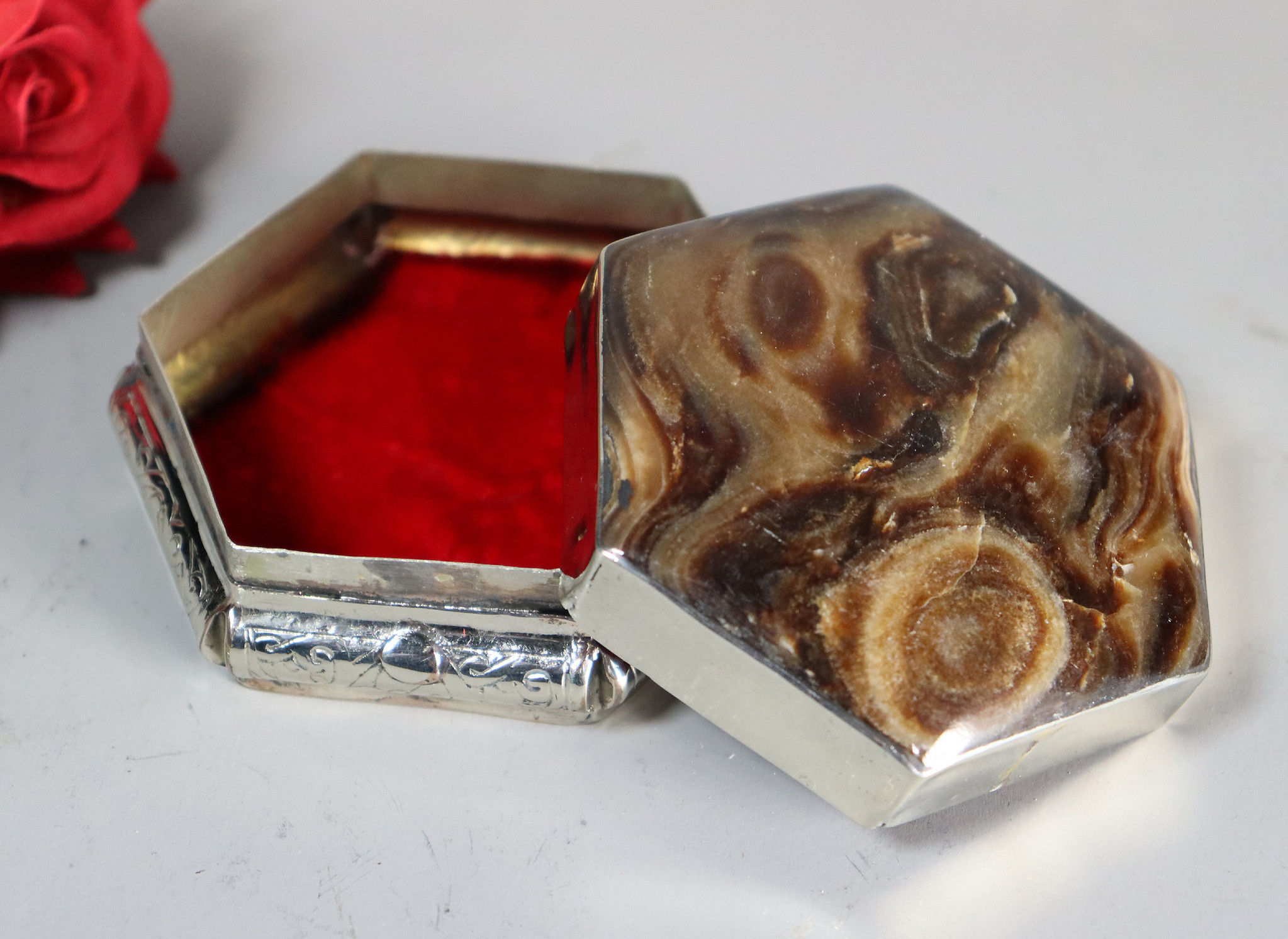 vintage Hand Crafted stunning Afghan Pillbox Box brass agate Gemstone decorated from Afghanistan No:IT56