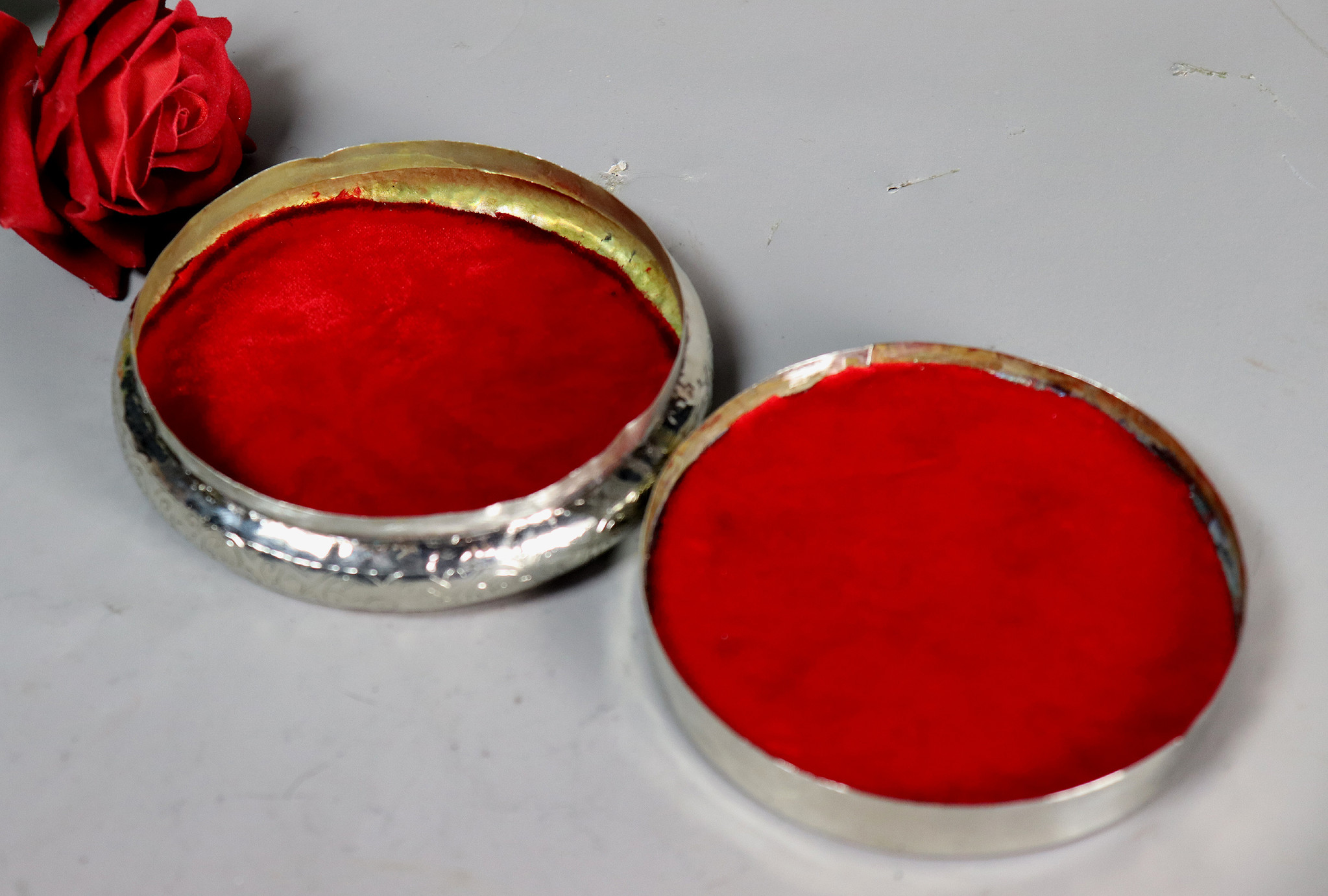 vintage Hand Crafted stunning Afghan Pillbox Box brass Lapis Lazuli decorated from Afghanistan No:IT62