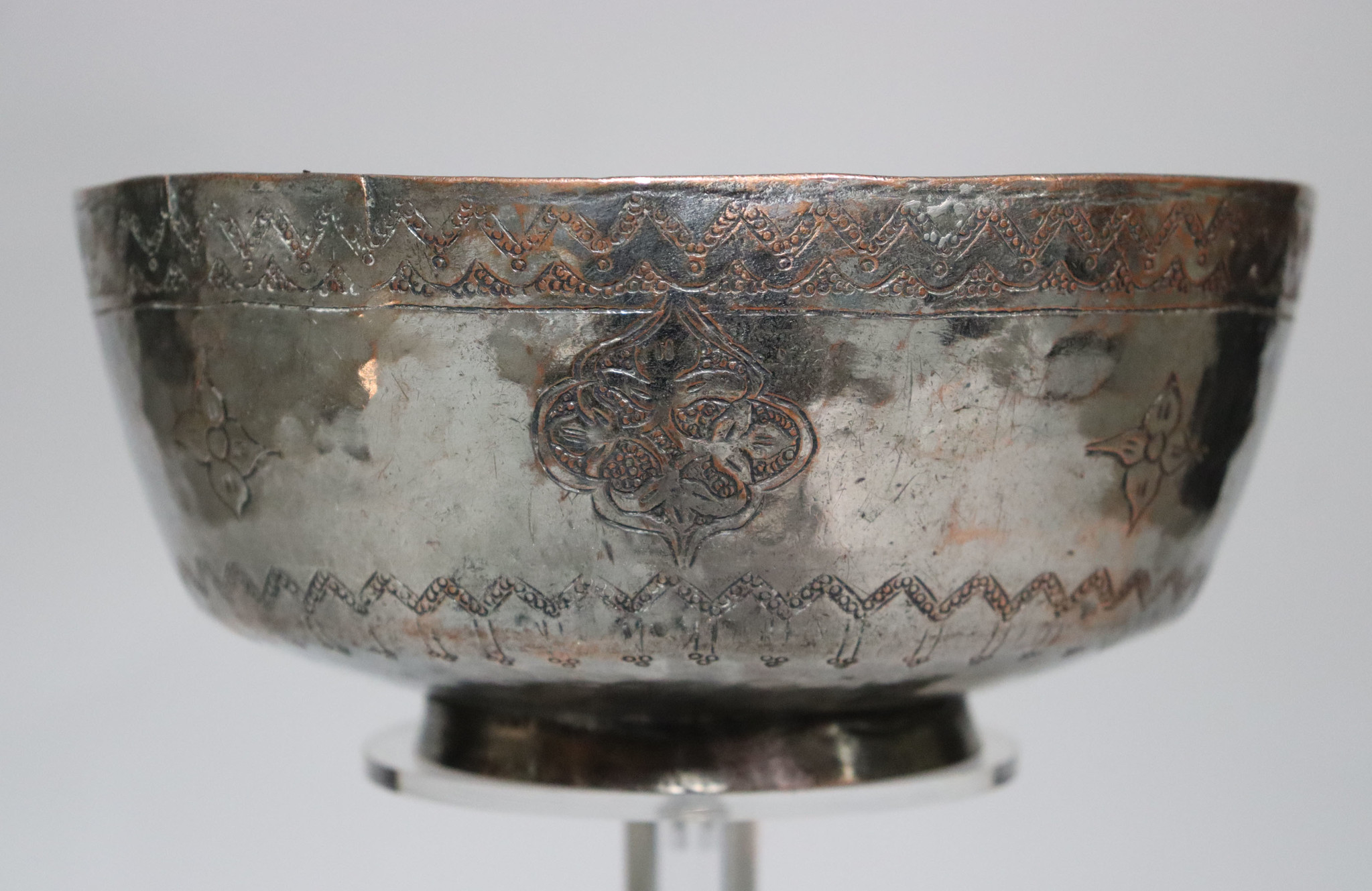Antike islamische nahöstliche Schale aus verzinntem Kupfer mit Gravur Nr.: 22/2