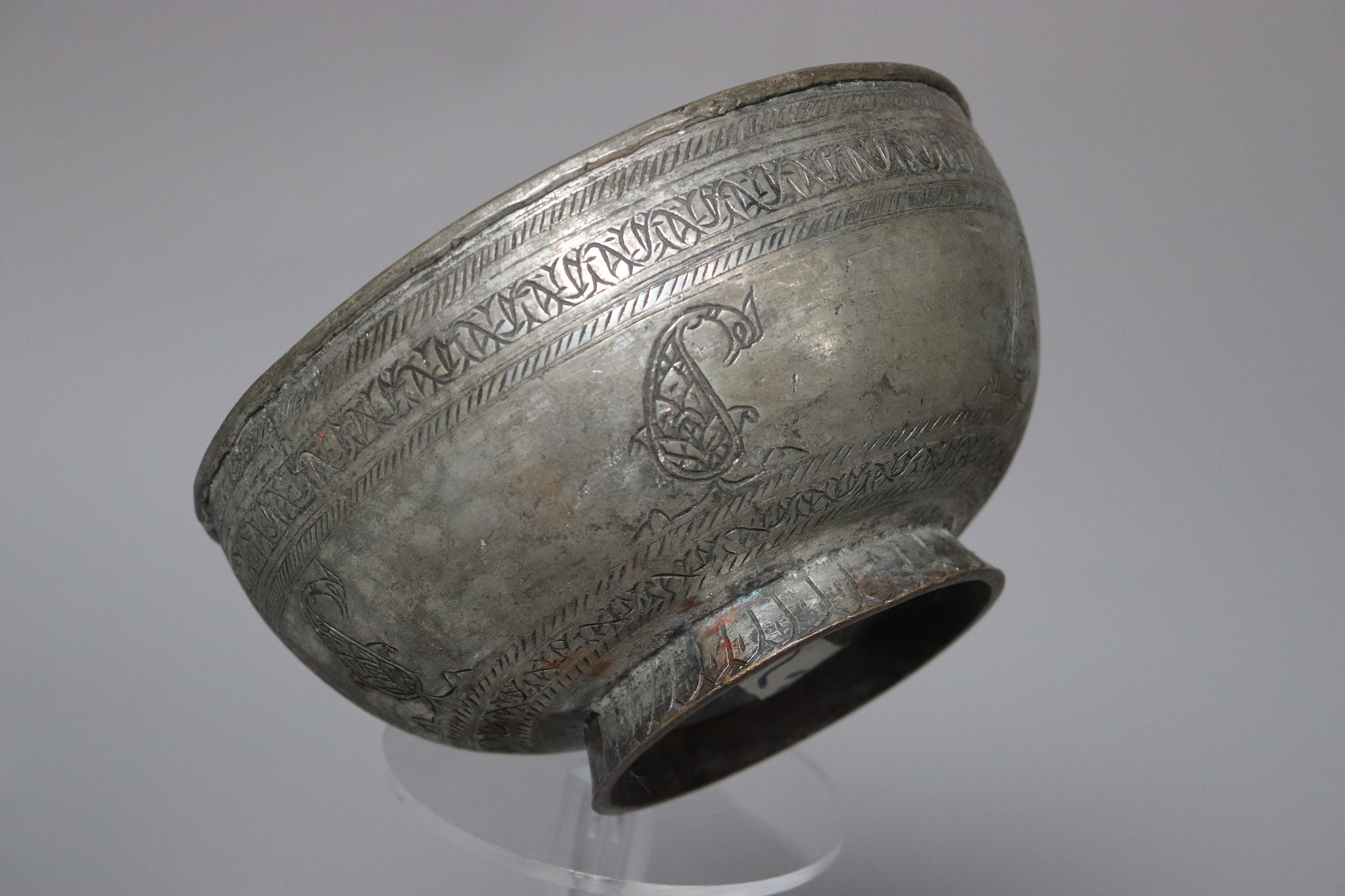 Antike islamische nahöstliche Schale aus verzinntem Kupfer mit Gravur Nr.: 22/1