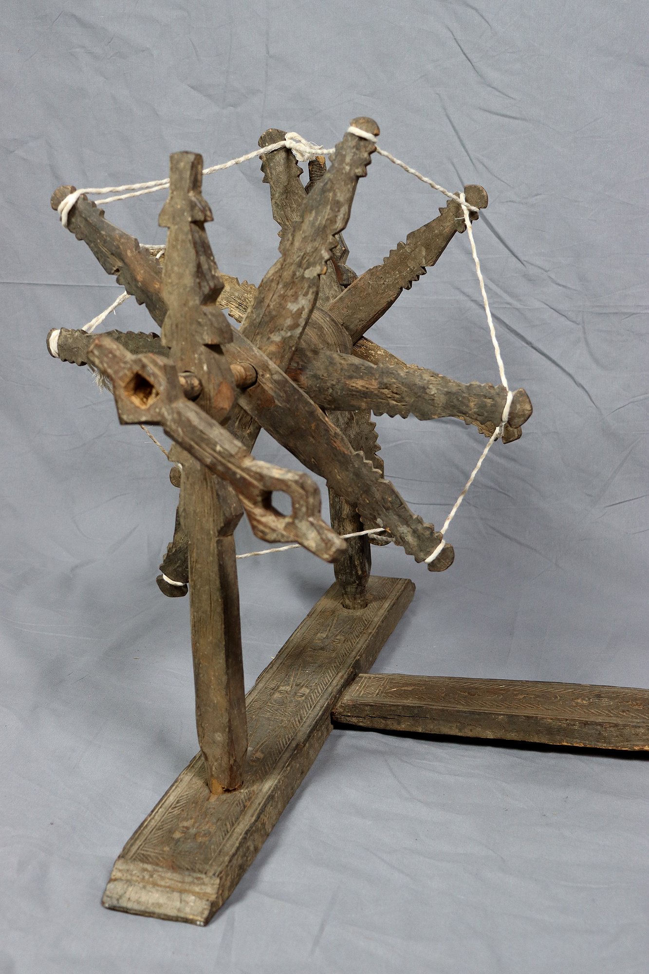 Antikes Traditionell einfaches Spinnrad aus Nuristan  Charkha Nr. 22/ A
