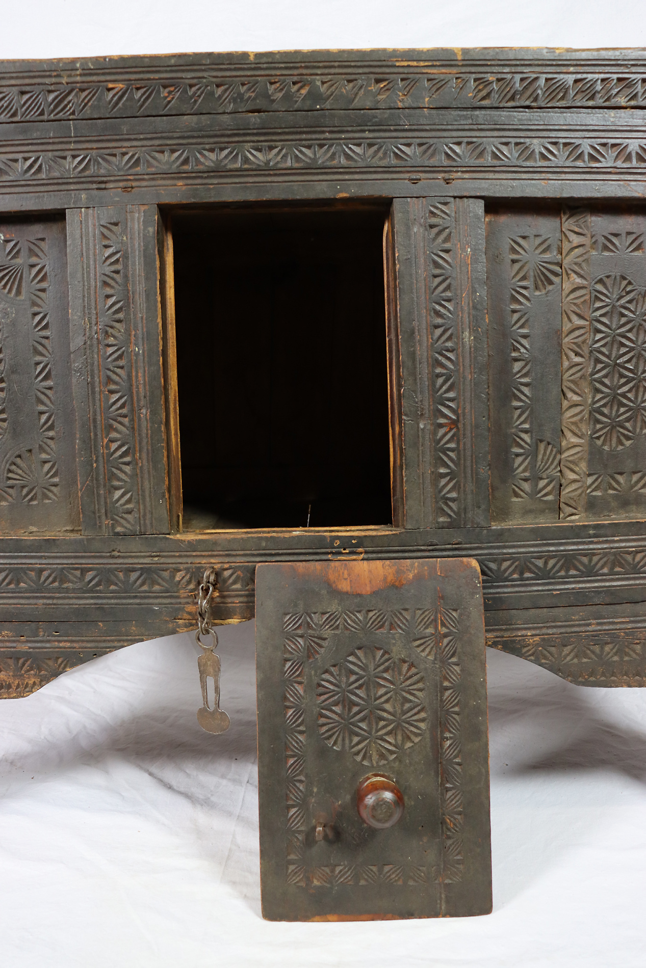 antique 19th century orient vintage Turkmen cedar wood treasure Dowry Chest from Afghanistan No:22/3