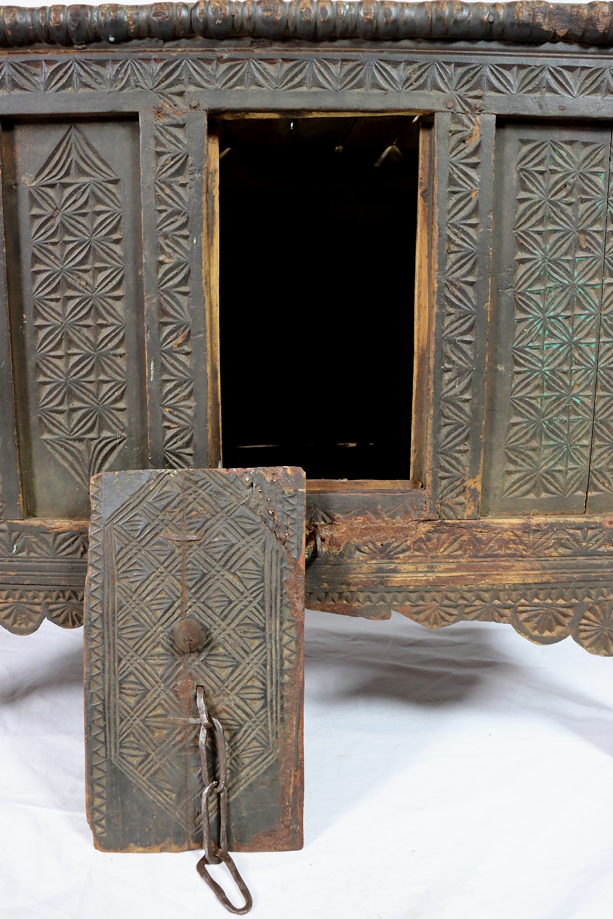 antique 19th century  wooden yurt treasure Dowry Chest from Afghanistan turkmenistan No:22/ 4