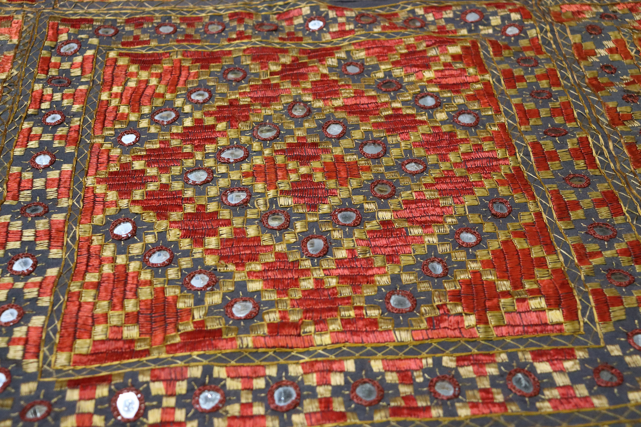 245x205 cm Seide bestickt Bett tagesdecke Bettüberwurf  Swat-Tal -22