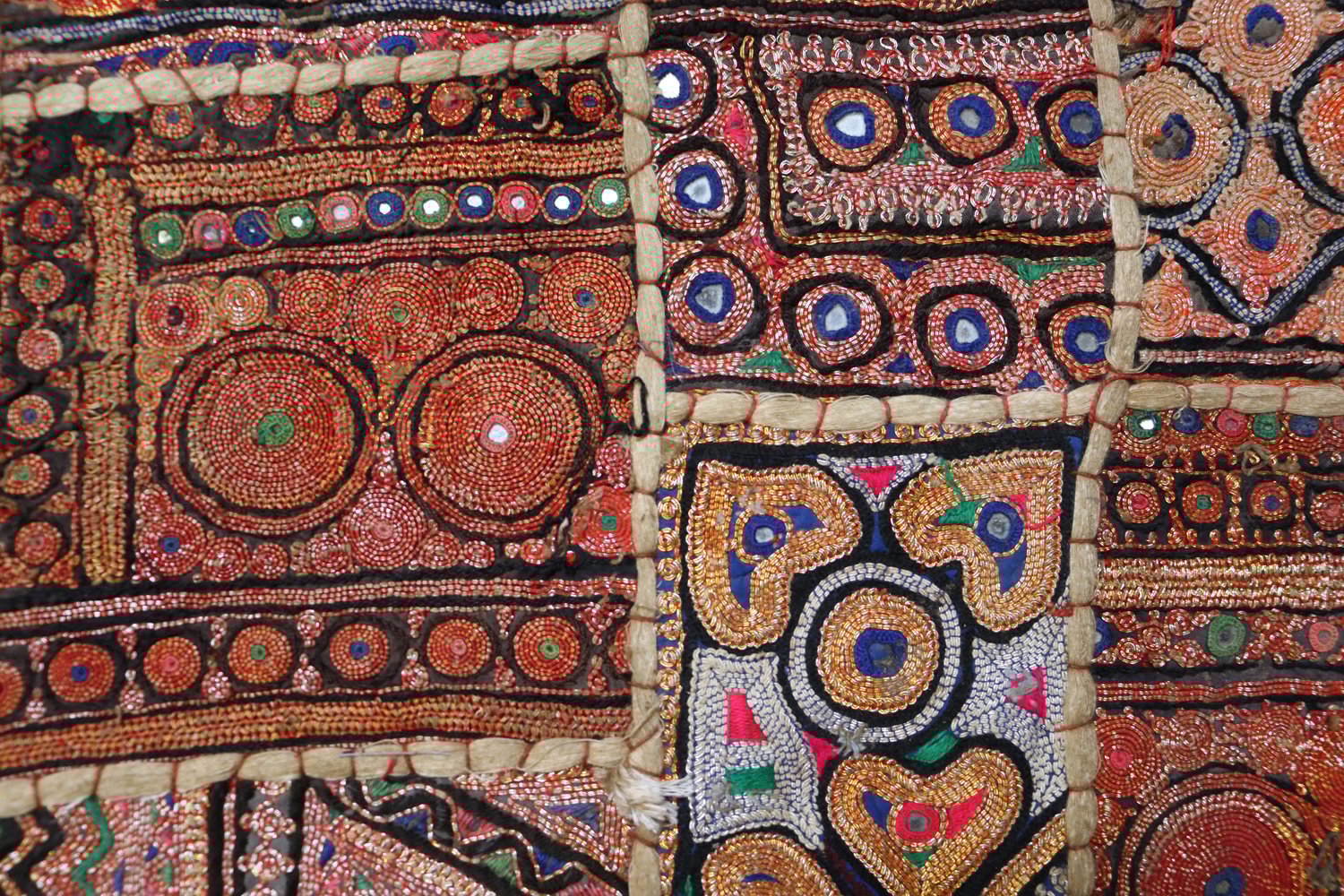 87x53  cm vintage  hand Embroidered Patchwork wall hanging No: GD - 46