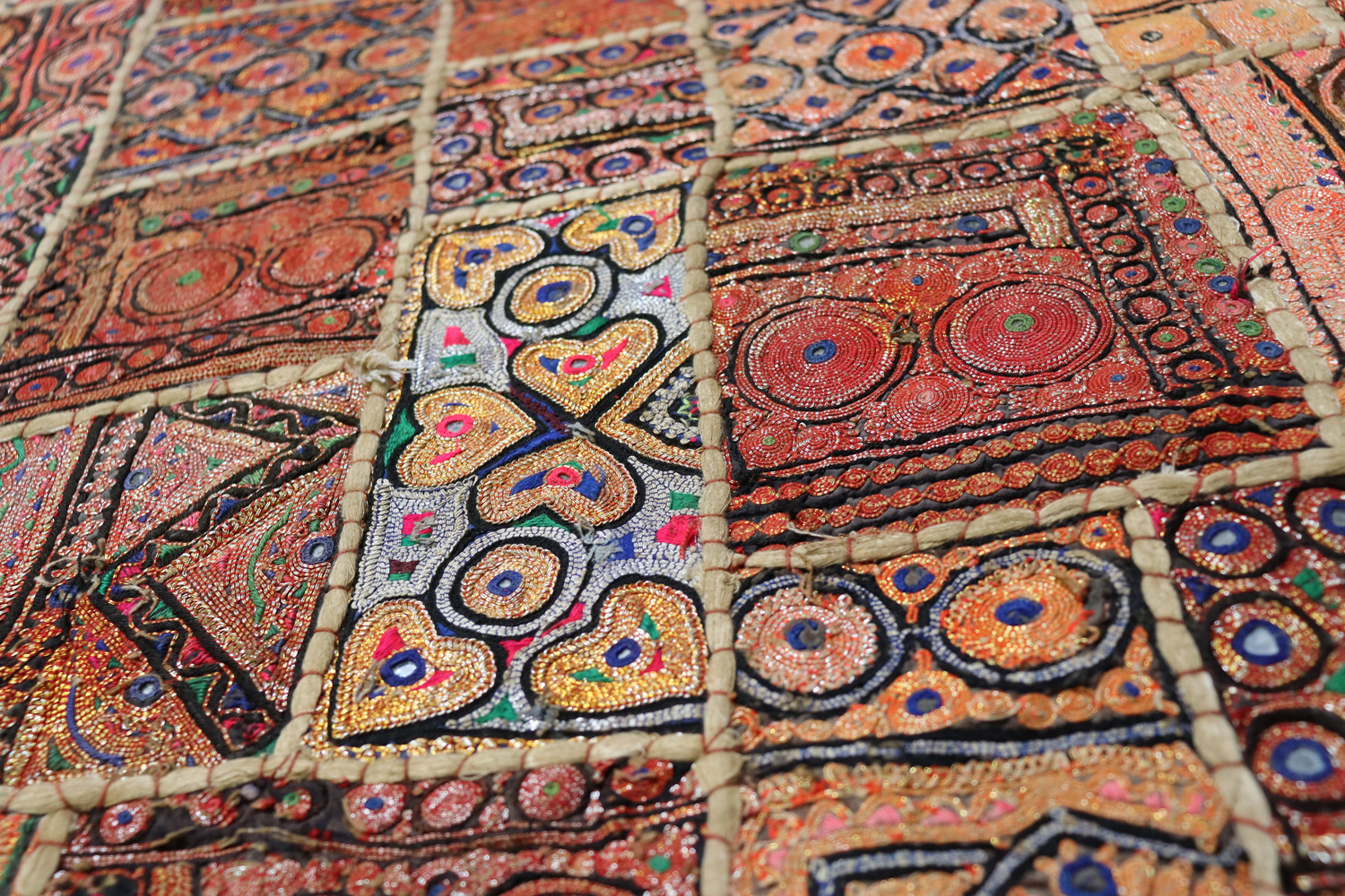 87x53  cm vintage  hand Embroidered Patchwork wall hanging No: GD - 46