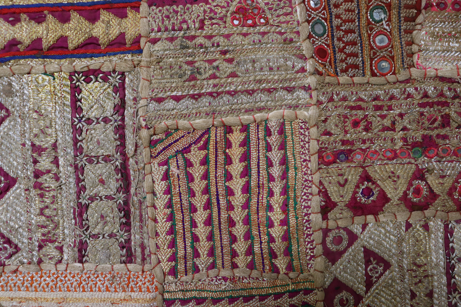 87x53  cm vintage  hand Embroidered Patchwork wall hanging No: GD -57