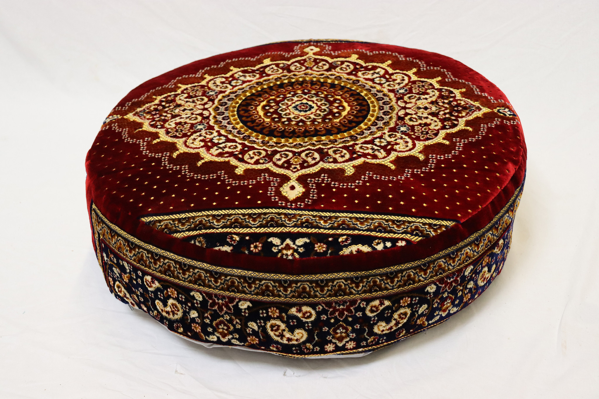 Antik orient indien Stuhl Hocker holz und samtweichen Teppich  Chakki 'Reismühlentisch' aus Holz und Eisen Couchtisch Hocker oder Ottomane