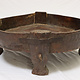 Antik orient indien Stuhl Hocker holz und samtweichen Teppich  Chakki 'Reismühlentisch' aus Holz und Eisen Couchtisch Hocker oder Ottomane
