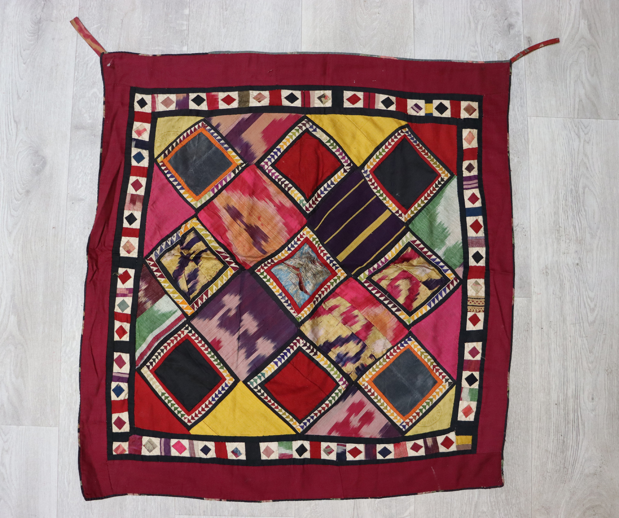 74x70cm Antik Reich bestickte Lakai Stickerei Patchwork Wandbehang   Nr: UZ 7