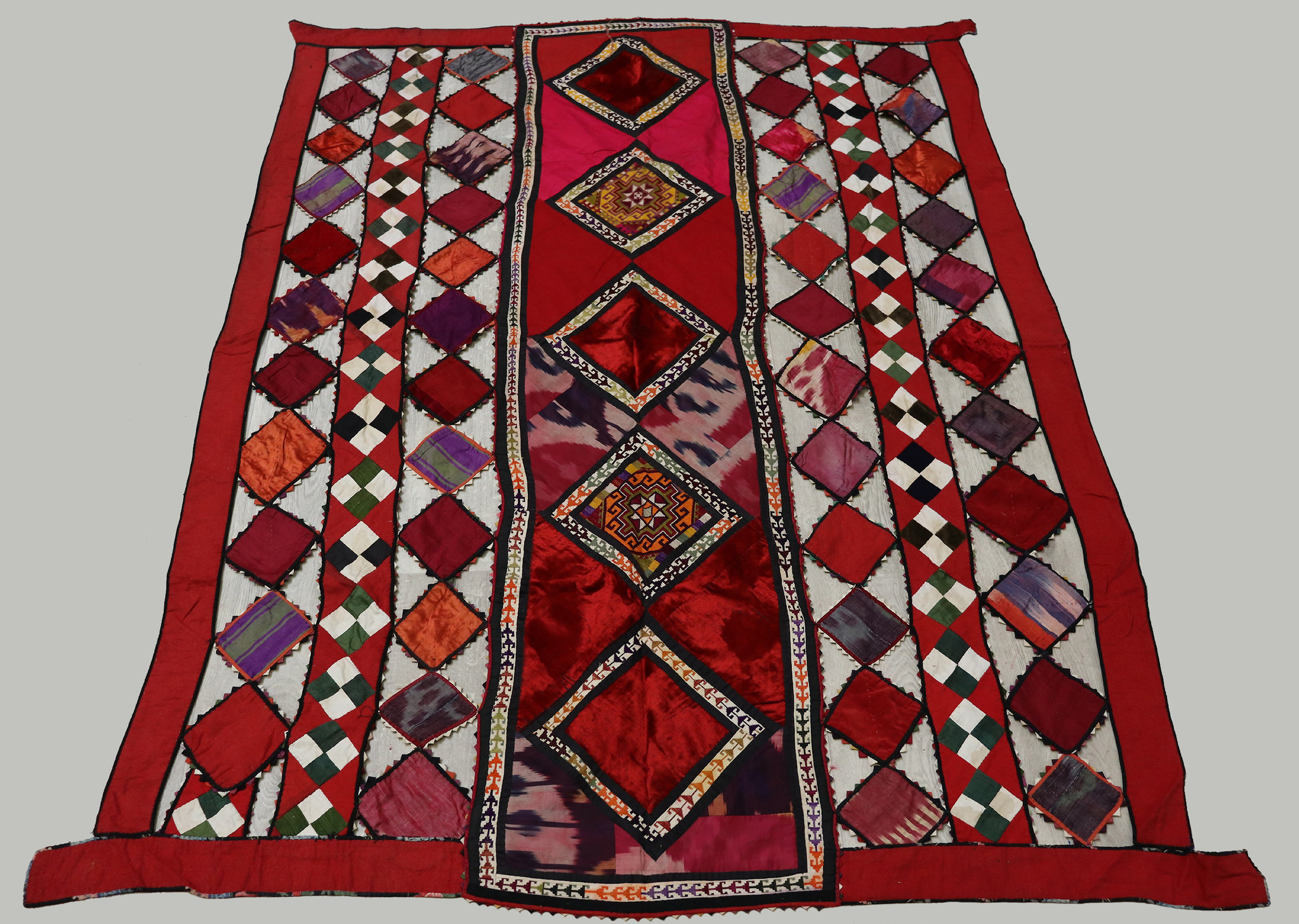 175x140 cm Antik Reich bestickte Lakai Stickerei Patchwork  Flankenschmuck eines Brautkamels Wandbehang   aus Uzbekistan Afghanistan UZ/15