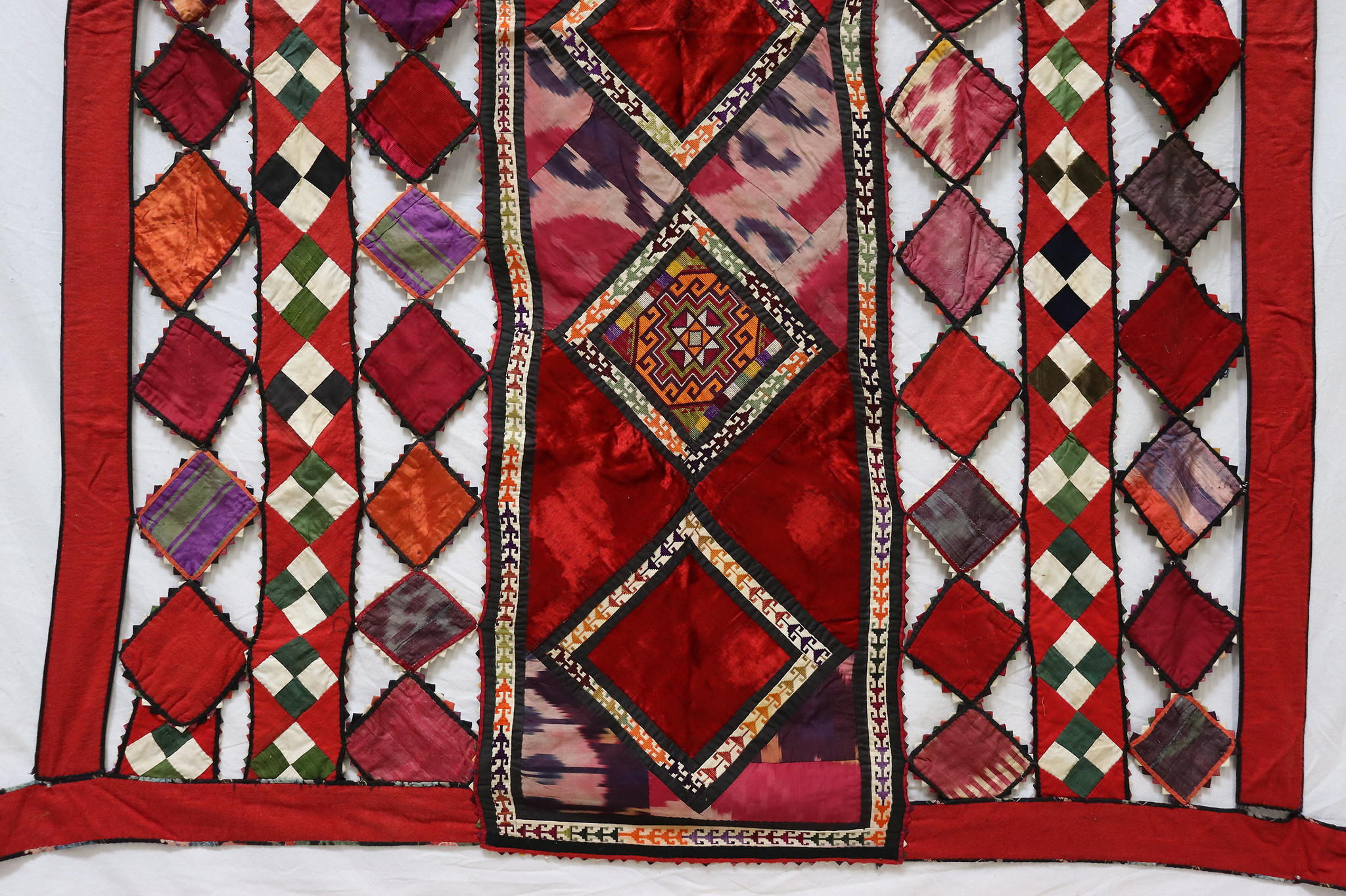 175x140 cm Antik Reich bestickte Lakai Stickerei Patchwork  Flankenschmuck eines Brautkamels Wandbehang   aus Uzbekistan Afghanistan UZ/15