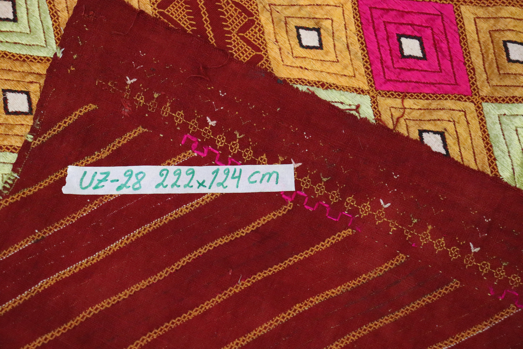 222x124 cm The Traditional Embroidery of Punjab India antique  embroidered Pulkari shawl 19 cent.  UZ/28