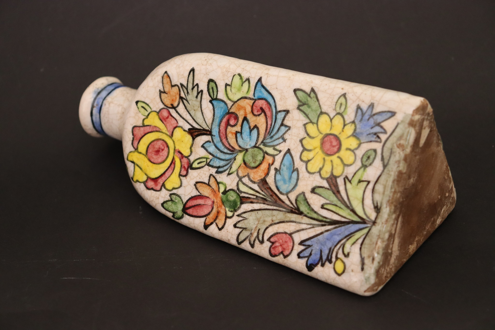 islamische Handbemalt und glasiert dreieckiger, geblümter Keramik flasche Nr:  - 3