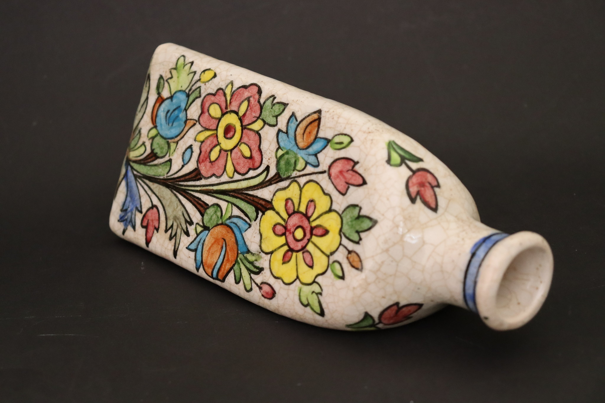 islamische Handbemalt und glasiert dreieckiger, geblümter Keramik flasche Nr:  - 3