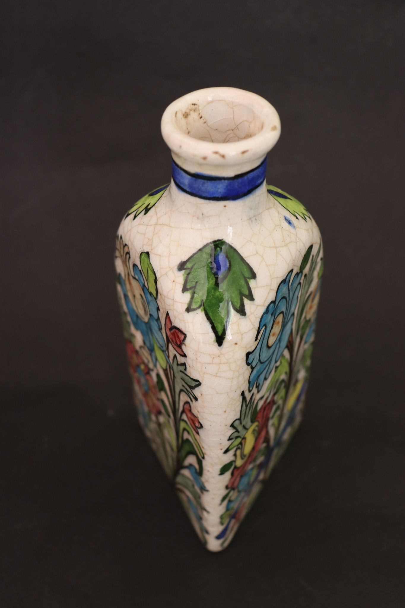 islamische Handbemalt und glasiert dreieckiger, geblümter Keramik flasche Nr: 10