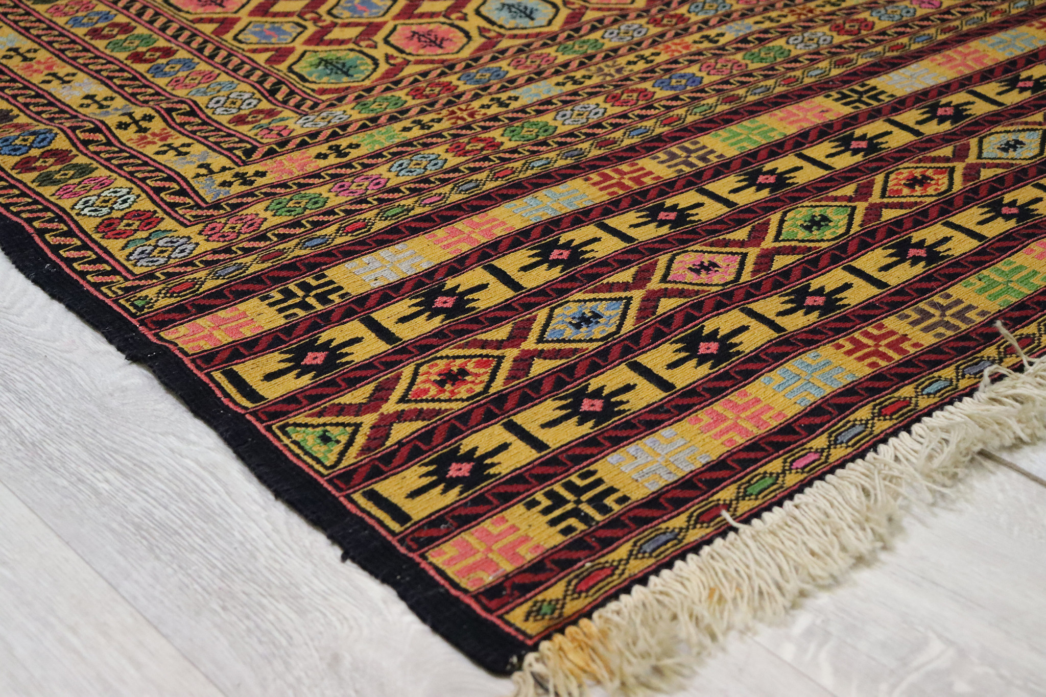 190x125  cm tribal Nomadic  nomads  Caucasian Soumak sumakh  Vintage Kilim rug  No-NAW2
