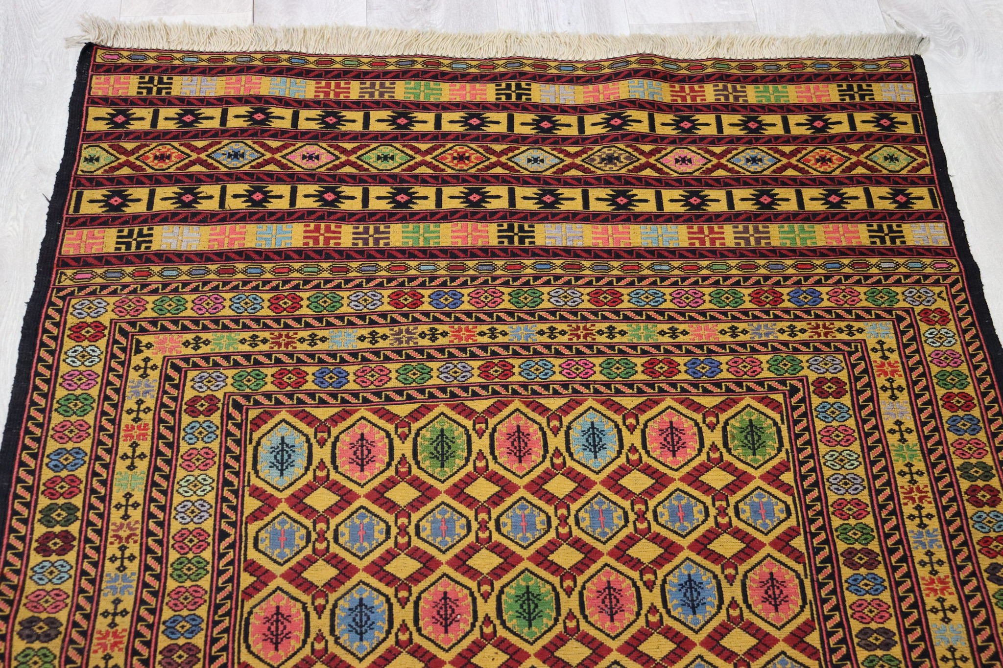 190x125  cm tribal Nomadic  nomads  Caucasian Soumak sumakh  Vintage Kilim rug  No-NAW2