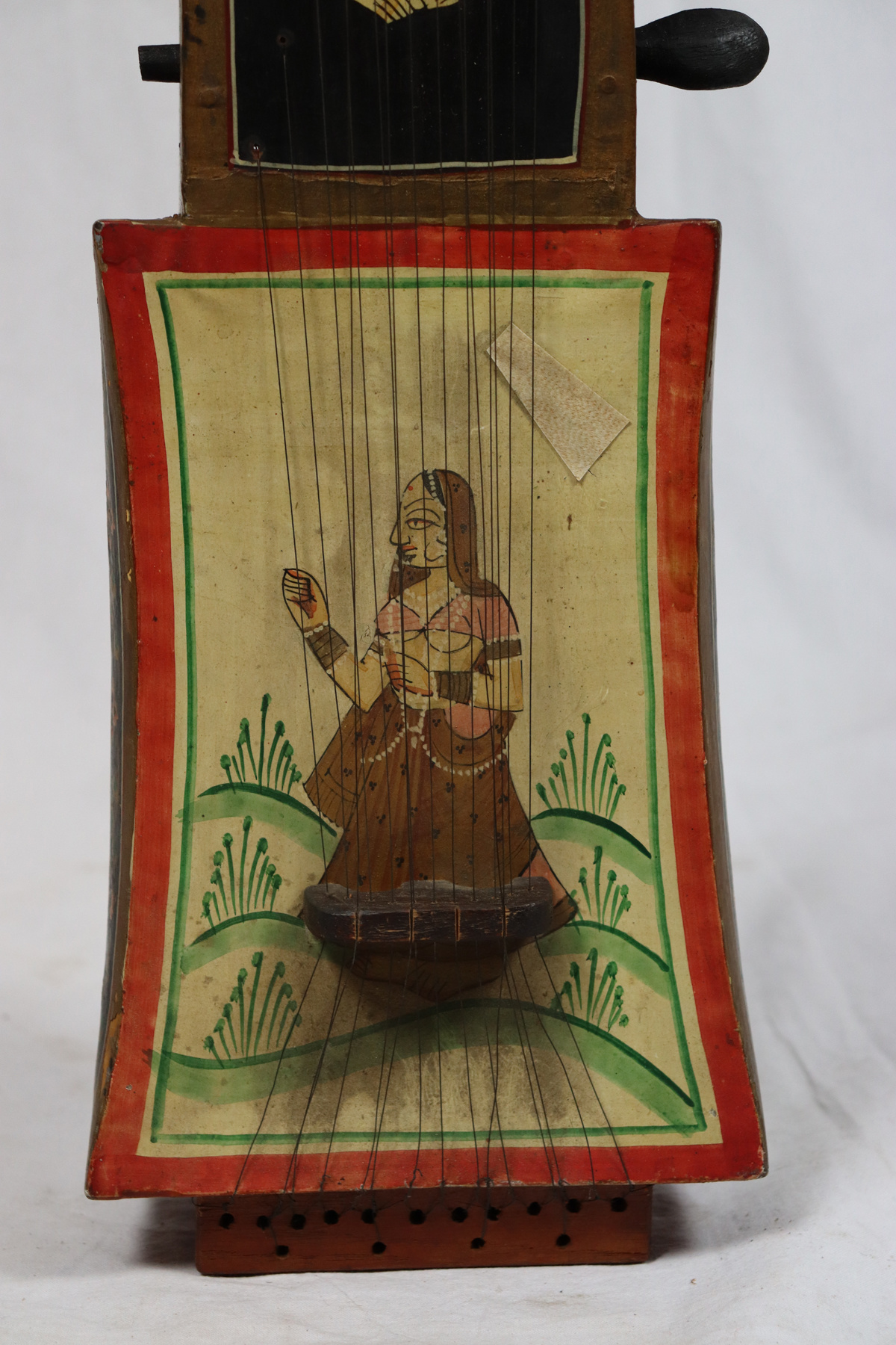 antikes Orient exotisches Musikinstrument indische handbemalte figurative Volkskunst Sarangi Saiteninstrument Rajasthani Banjara