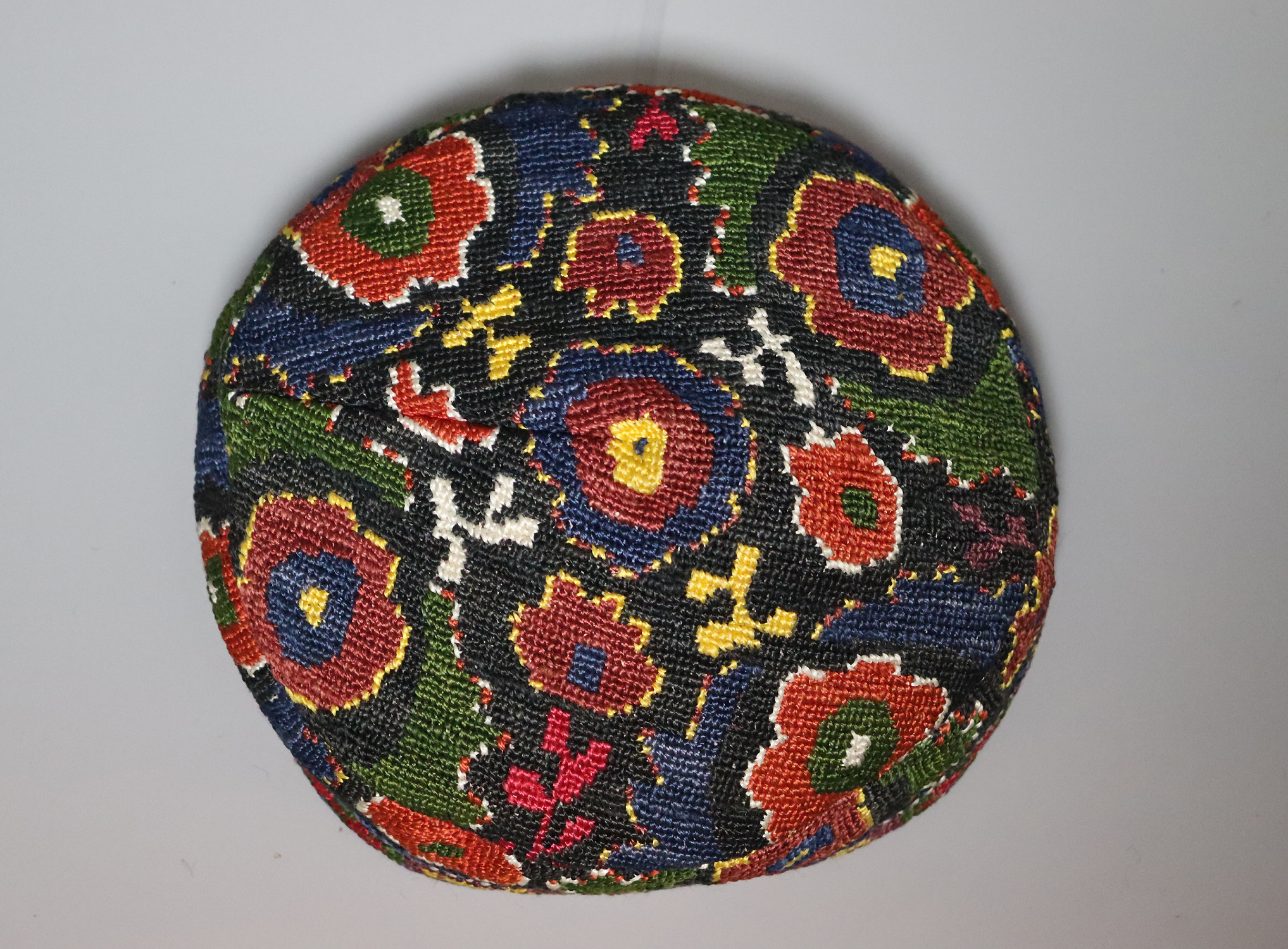 vintage handbestickte seiden Mütze aus Tajikistan Tubeteika No:22/1
