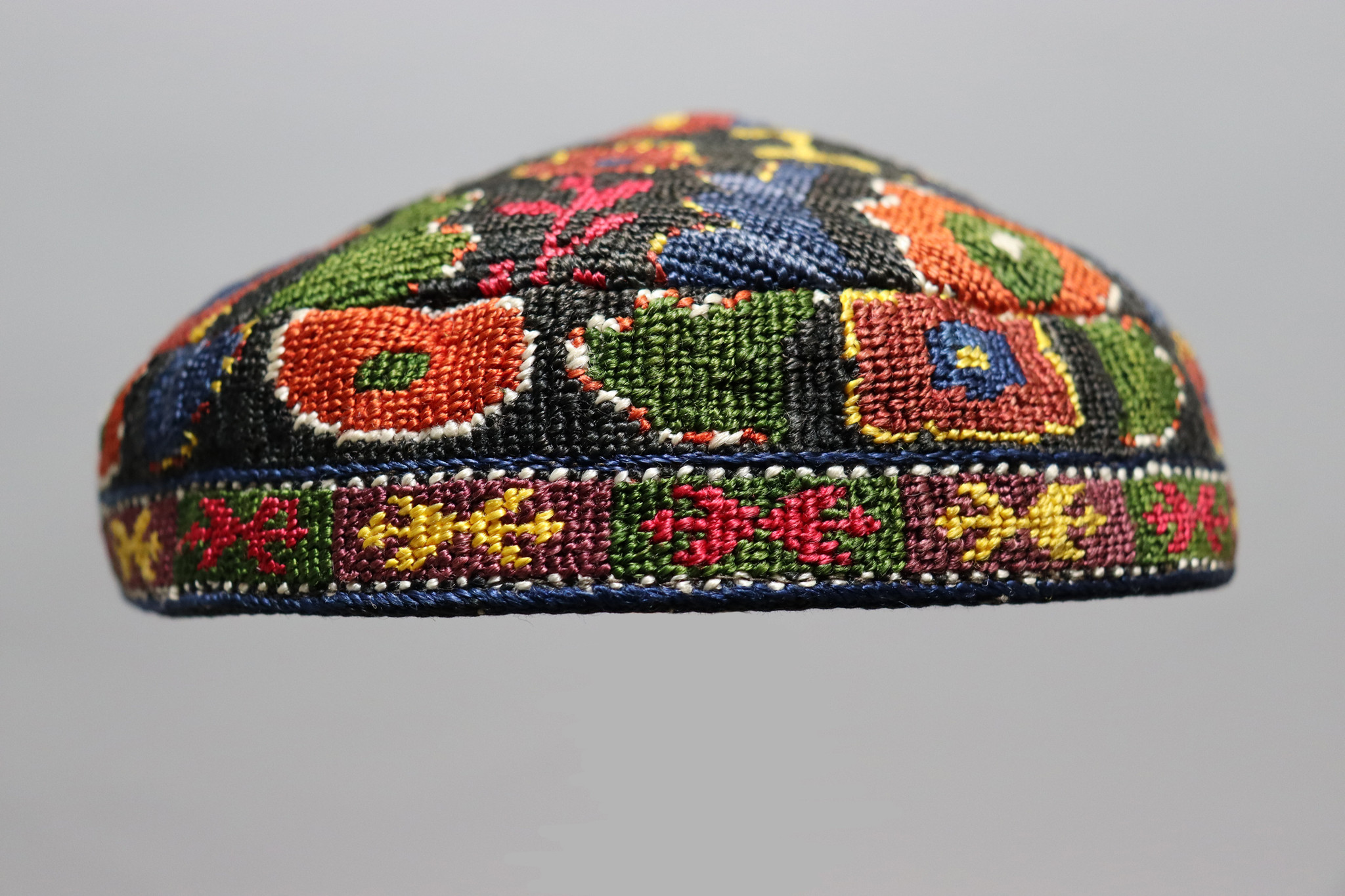 vintage handbestickte seiden Mütze aus Tajikistan Tubeteika No:22/1