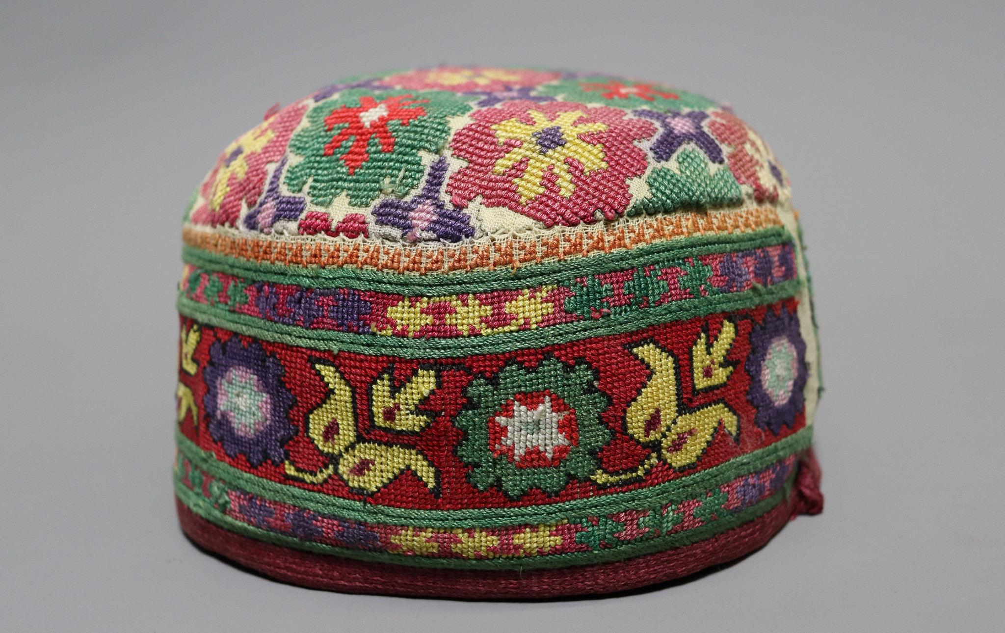 antik Seide handbestickte Frauen Zeremoniell kopfbdekung Mütze aus Gilgit-Baltistan Hunza-Tal Nord Pakistan No:22/9