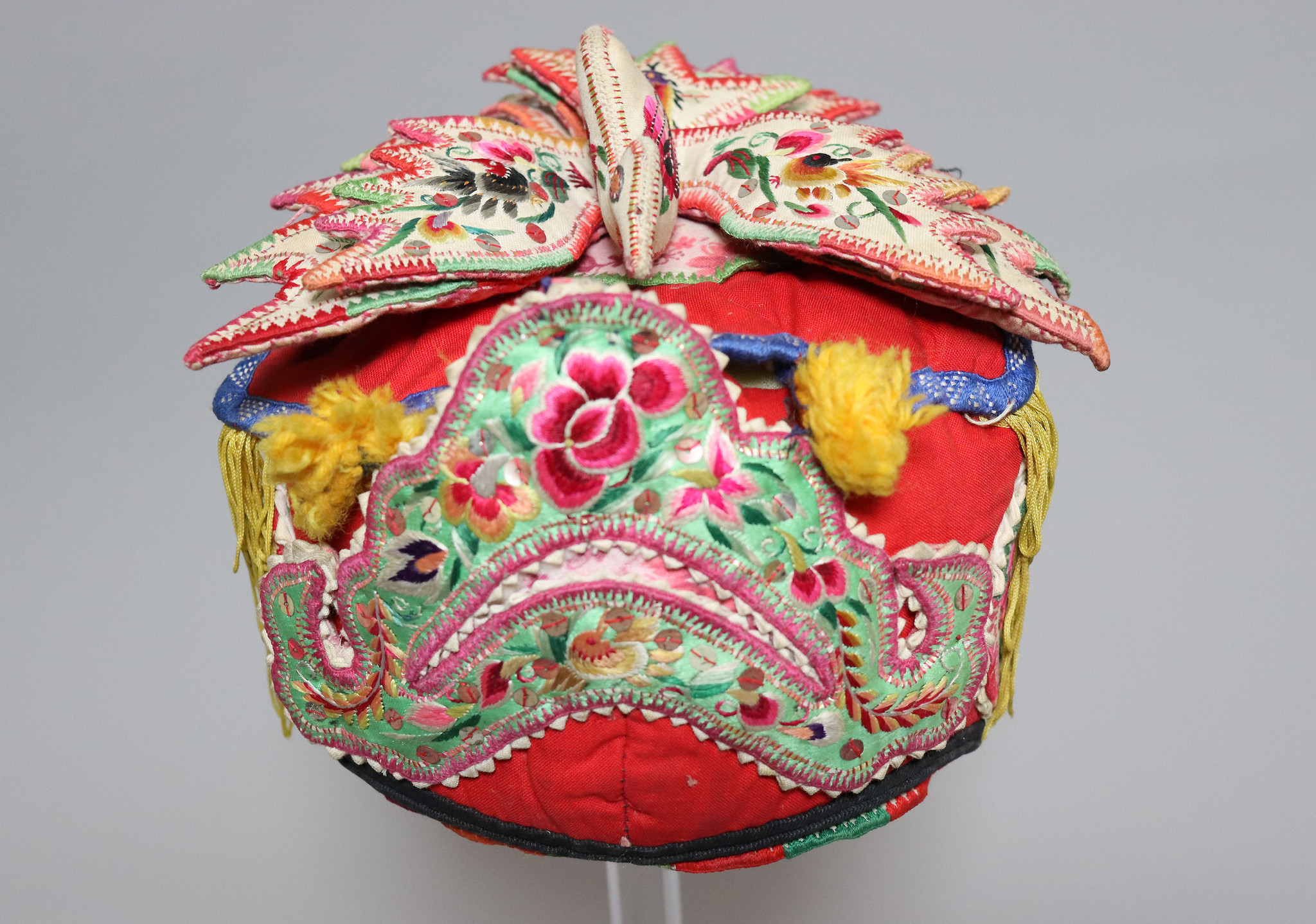 Antiker chinesischer Miao-Hut aus Seide, bestickt, Baby-Mütze No:22/23