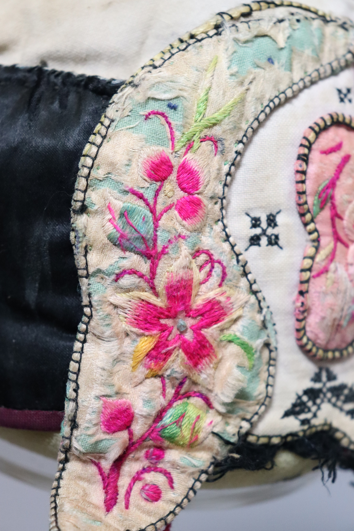 Antiker chinesischer Miao-Hut aus Seide, bestickt, Baby-Mütze No:22/26