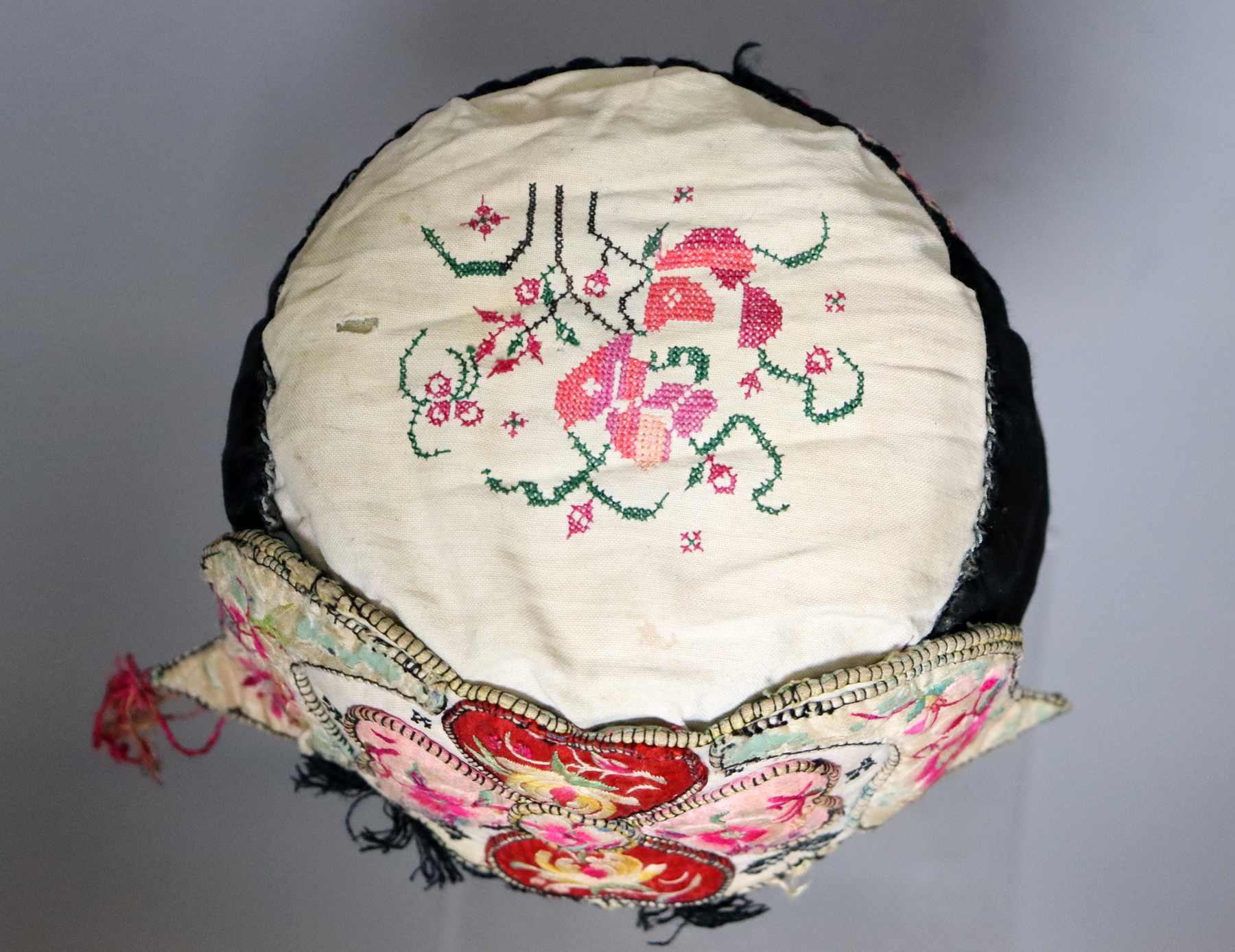 Antiker chinesischer Miao-Hut aus Seide, bestickt, Baby-Mütze No:22/26