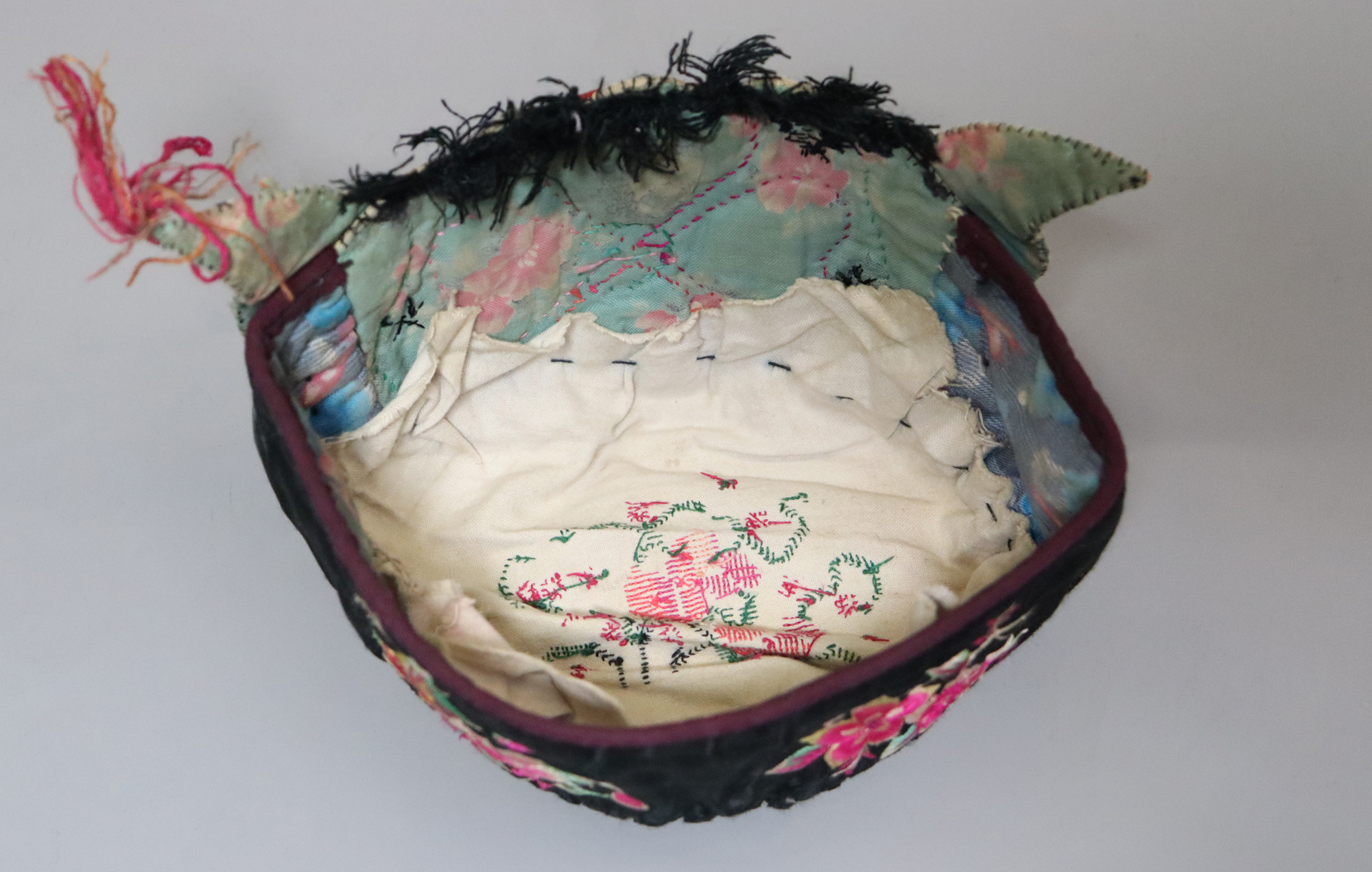 Antiker chinesischer Miao-Hut aus Seide, bestickt, Baby-Mütze No:22/26