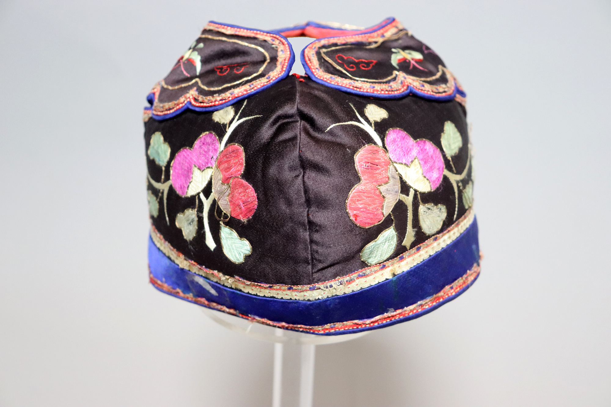 Antiker chinesischer Miao-Hut aus Seide, bestickt, Baby-Mütze No:22/27